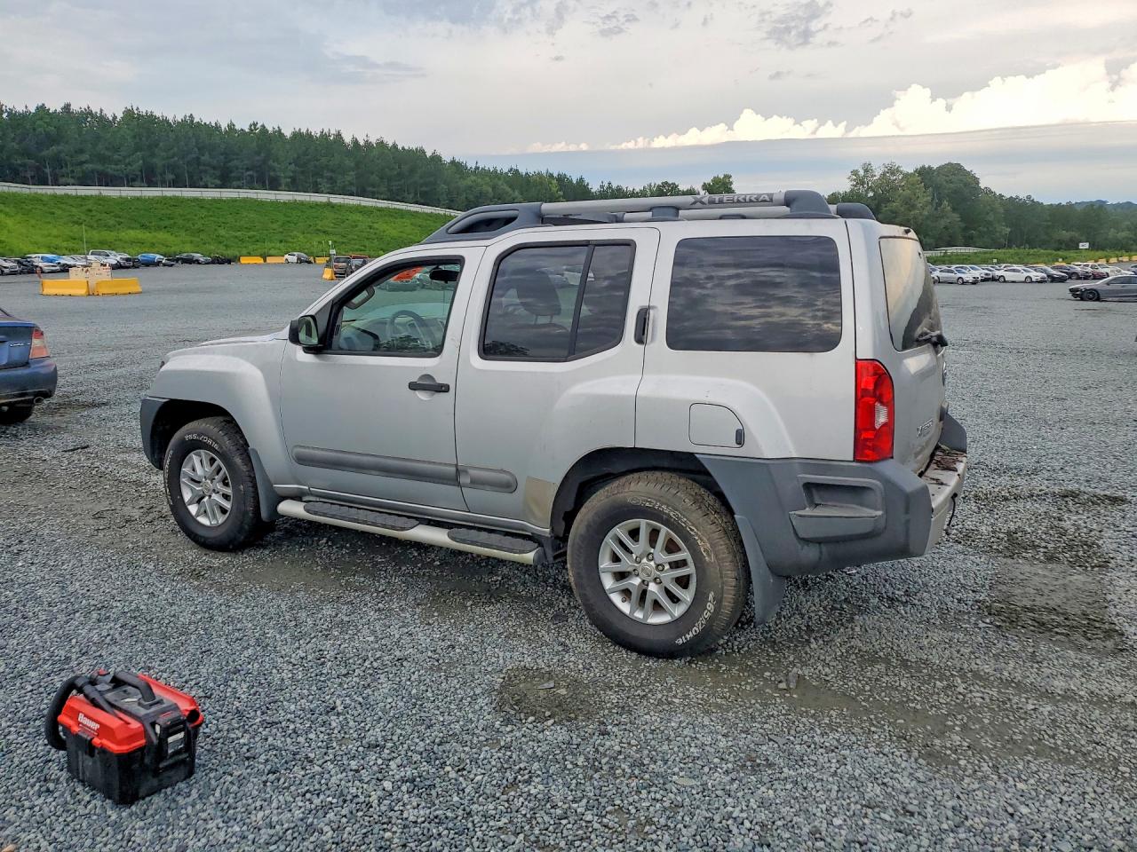 2015 Nissan Xterra S Silver vin: 5N1AN0NW4FN657555