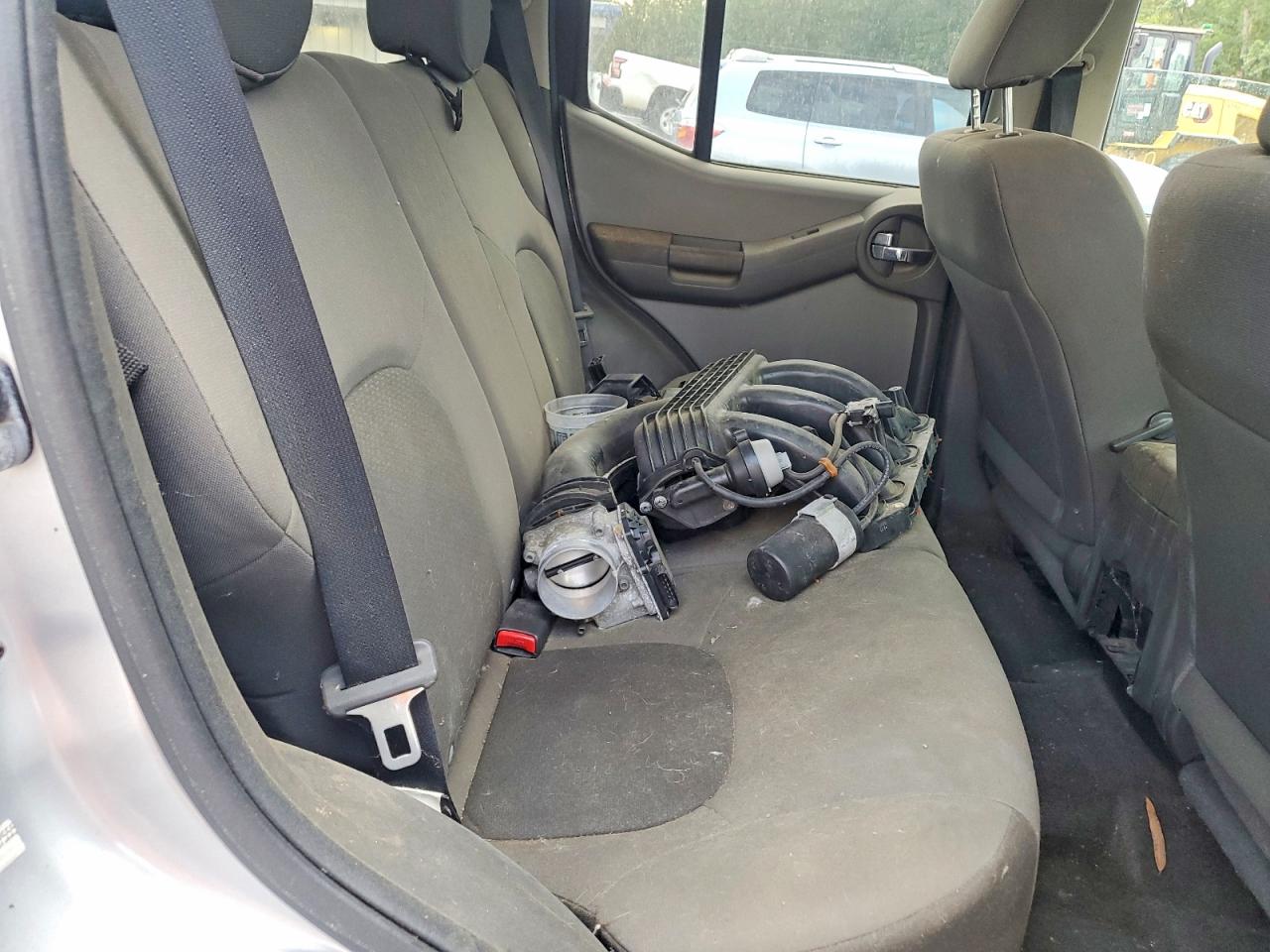 2015 Nissan Xterra S Silver vin: 5N1AN0NW4FN657555