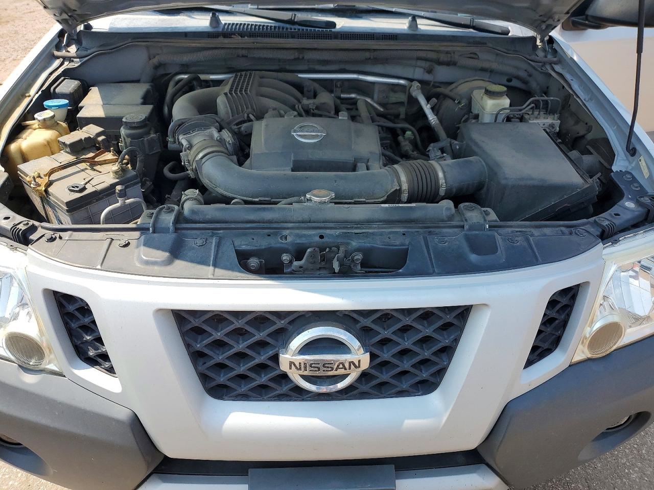 2011 Nissan Xterra X Silver vin: 5N1AN0NW5BC523935