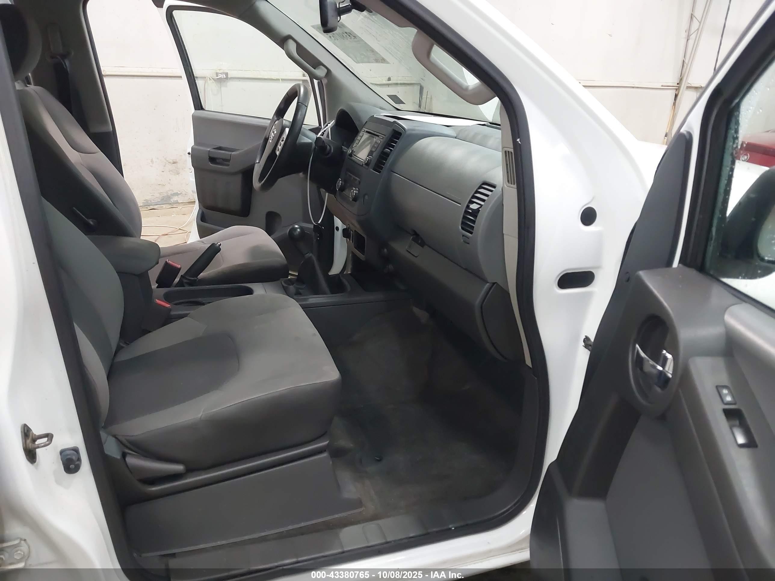 2015 Nissan Xterra S White vin: 5N1AN0NW5FN650131
