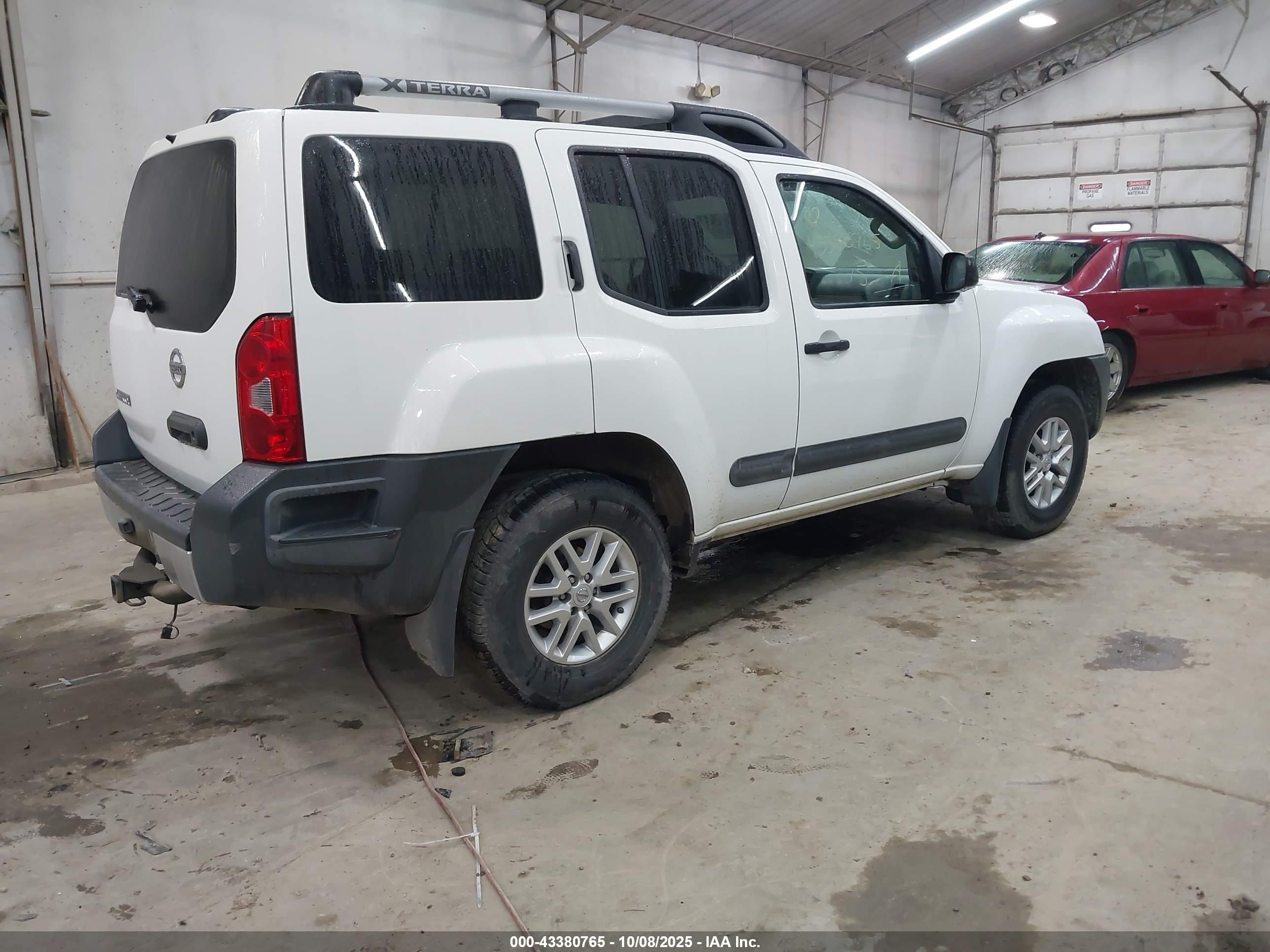 2015 Nissan Xterra S White vin: 5N1AN0NW5FN650131