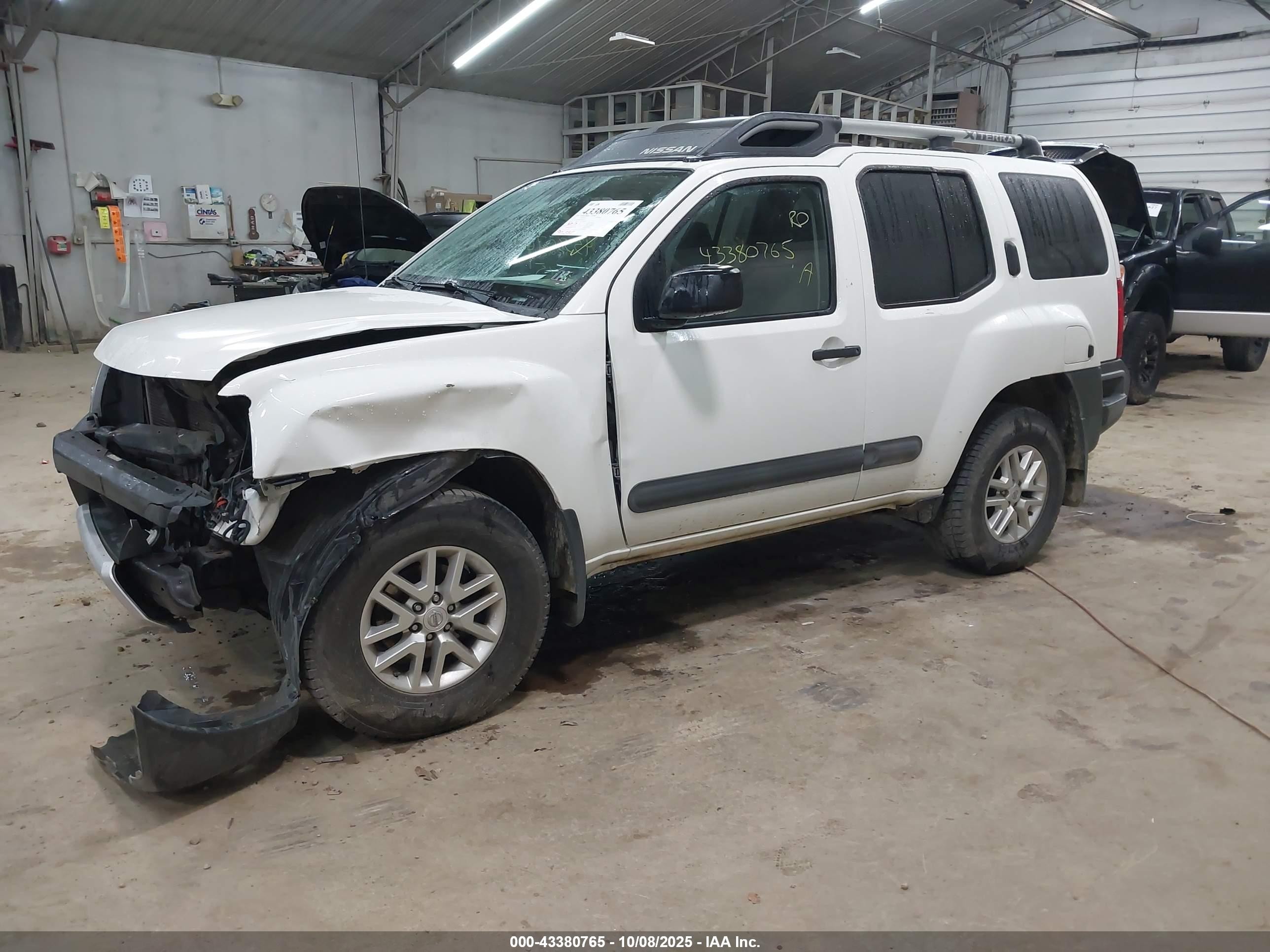 2015 Nissan Xterra S White vin: 5N1AN0NW5FN650131
