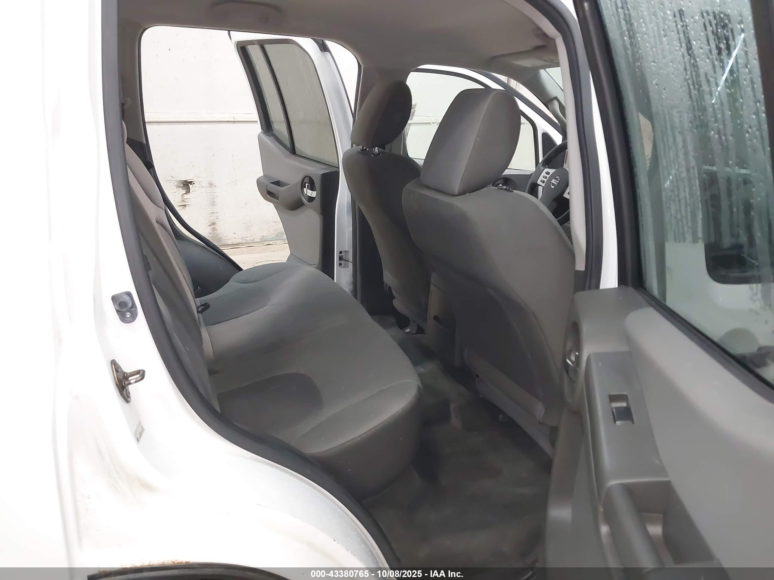 2015 Nissan Xterra S White vin: 5N1AN0NW5FN650131