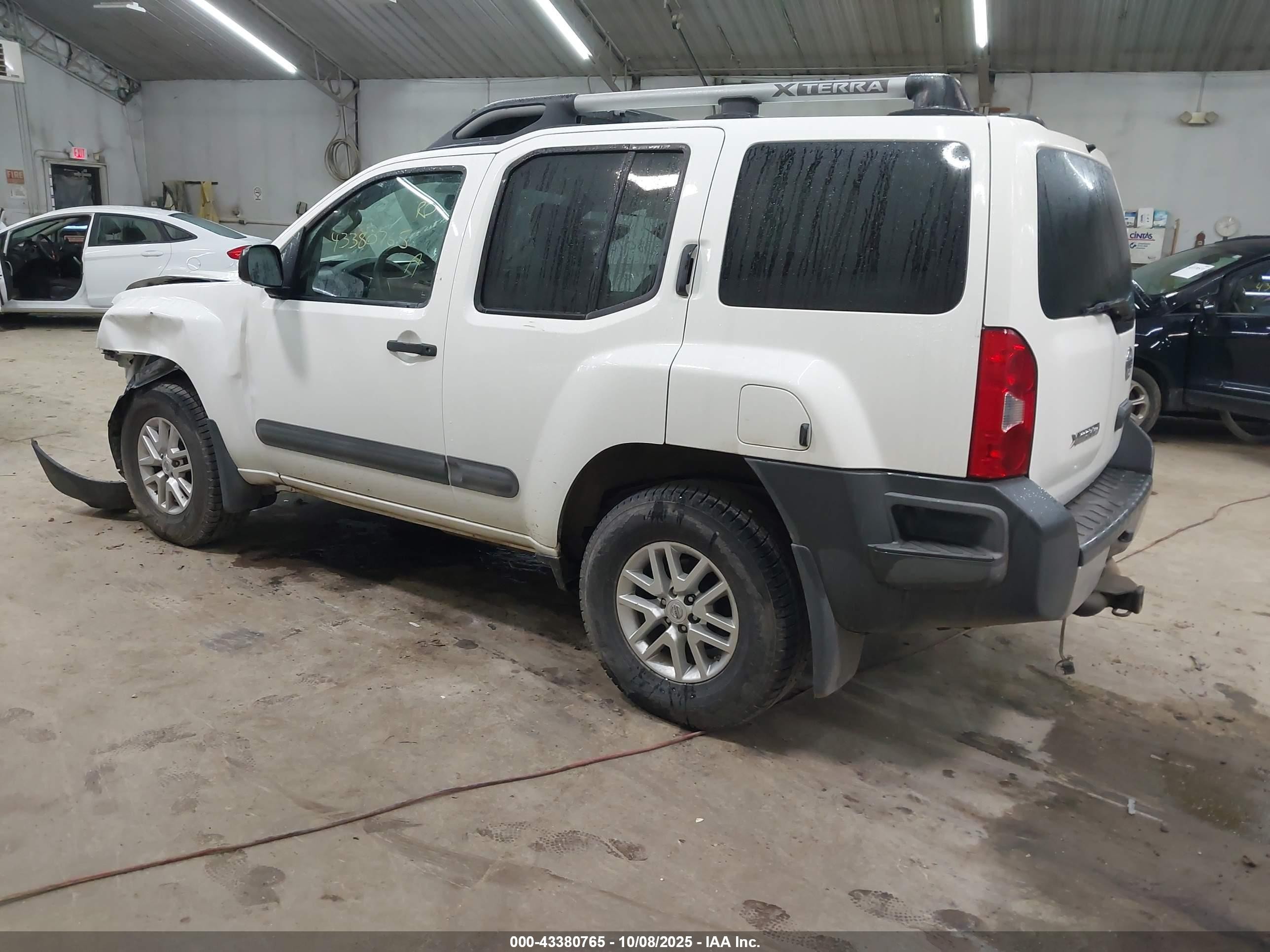2015 Nissan Xterra S White vin: 5N1AN0NW5FN650131