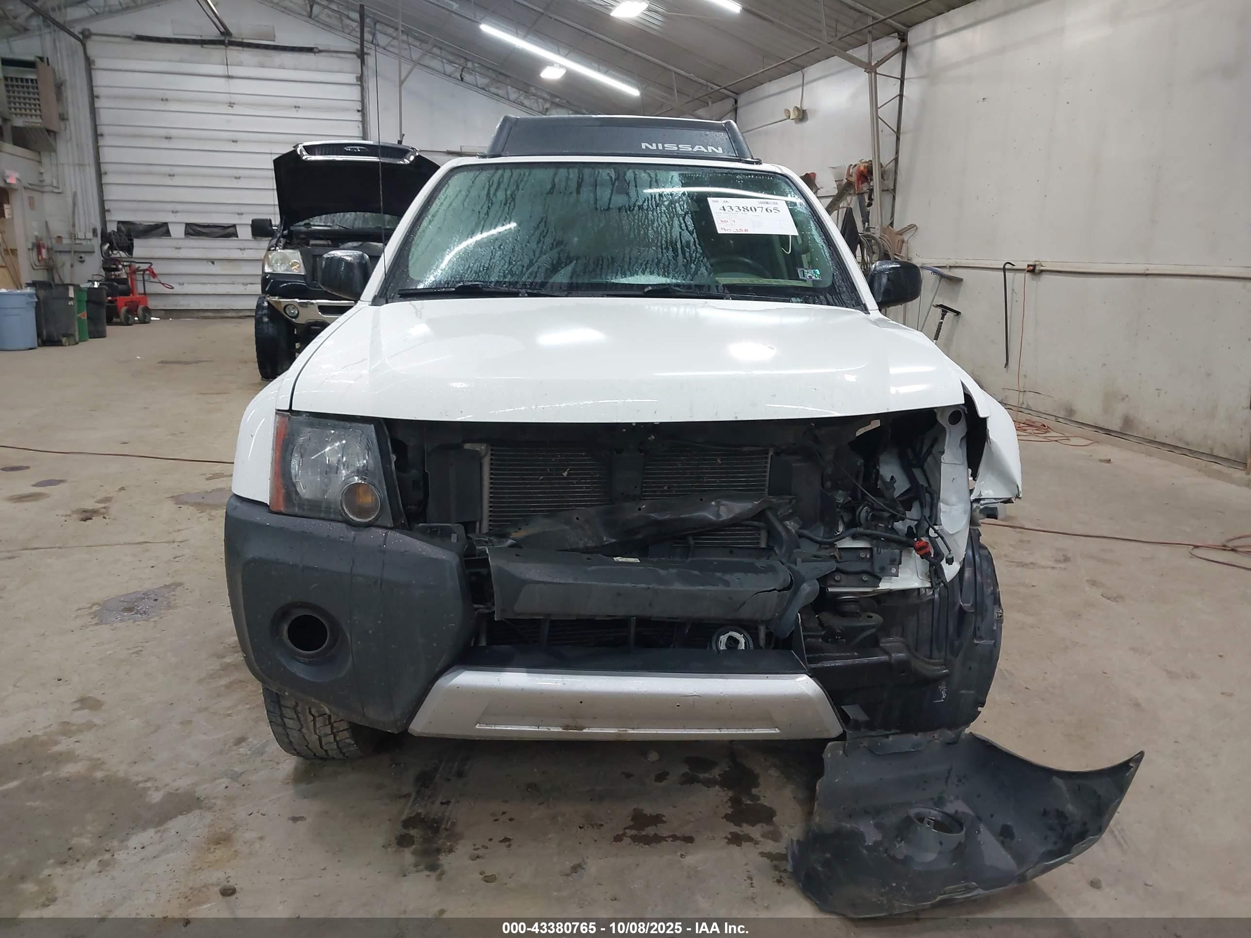 2015 Nissan Xterra S White vin: 5N1AN0NW5FN650131