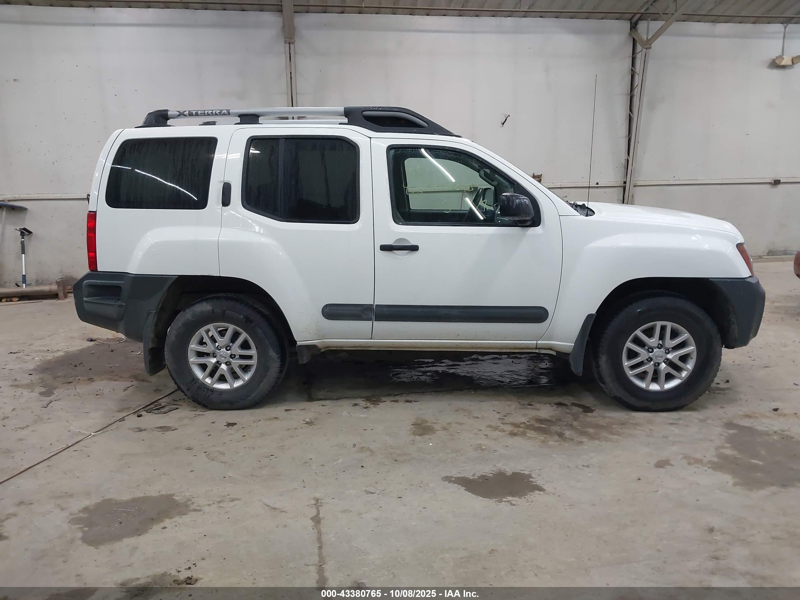 2015 Nissan Xterra S White vin: 5N1AN0NW5FN650131