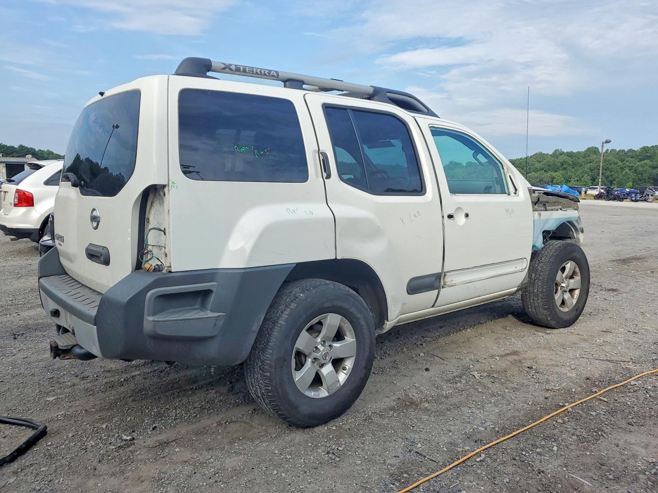 2013 Nissan Xterra X White vin: 5N1AN0NW6DN822065