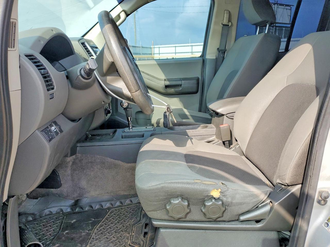 2013 Nissan Xterra X Silver vin: 5N1AN0NW7DN813830