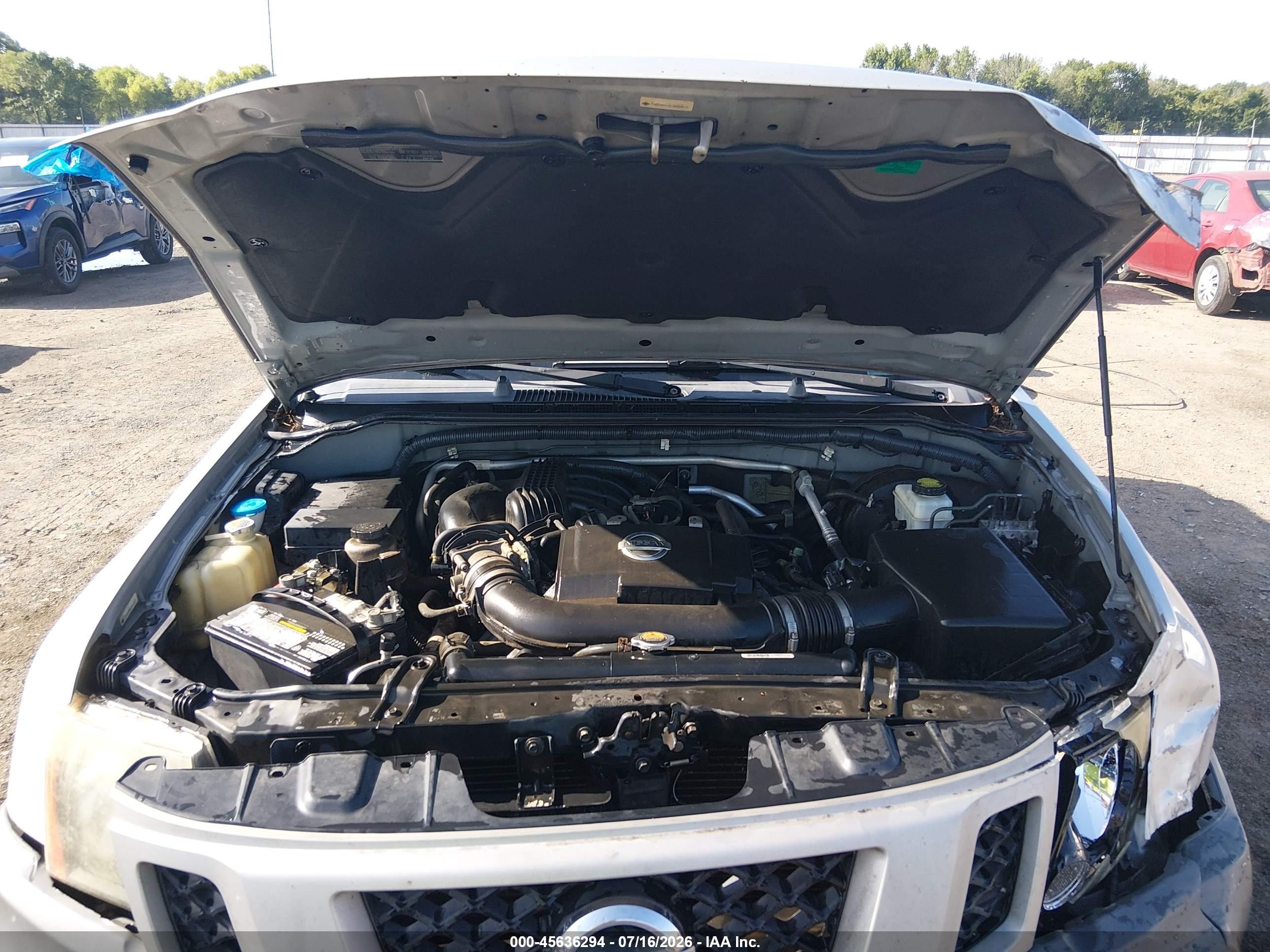 2013 Nissan Xterra S Серебряный vin: 5N1AN0NW8DN813979