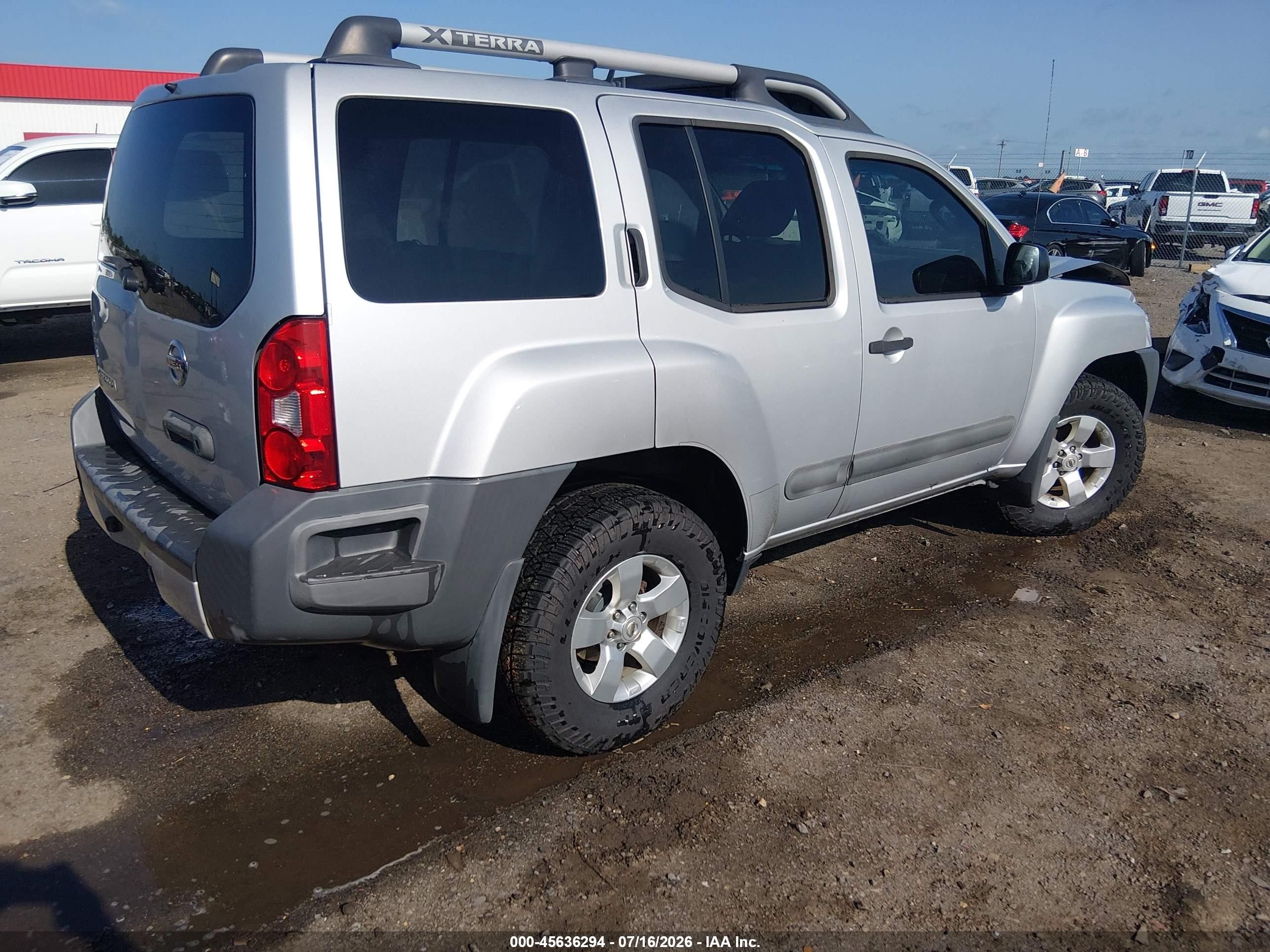 2013 Nissan Xterra S Серебряный vin: 5N1AN0NW8DN813979