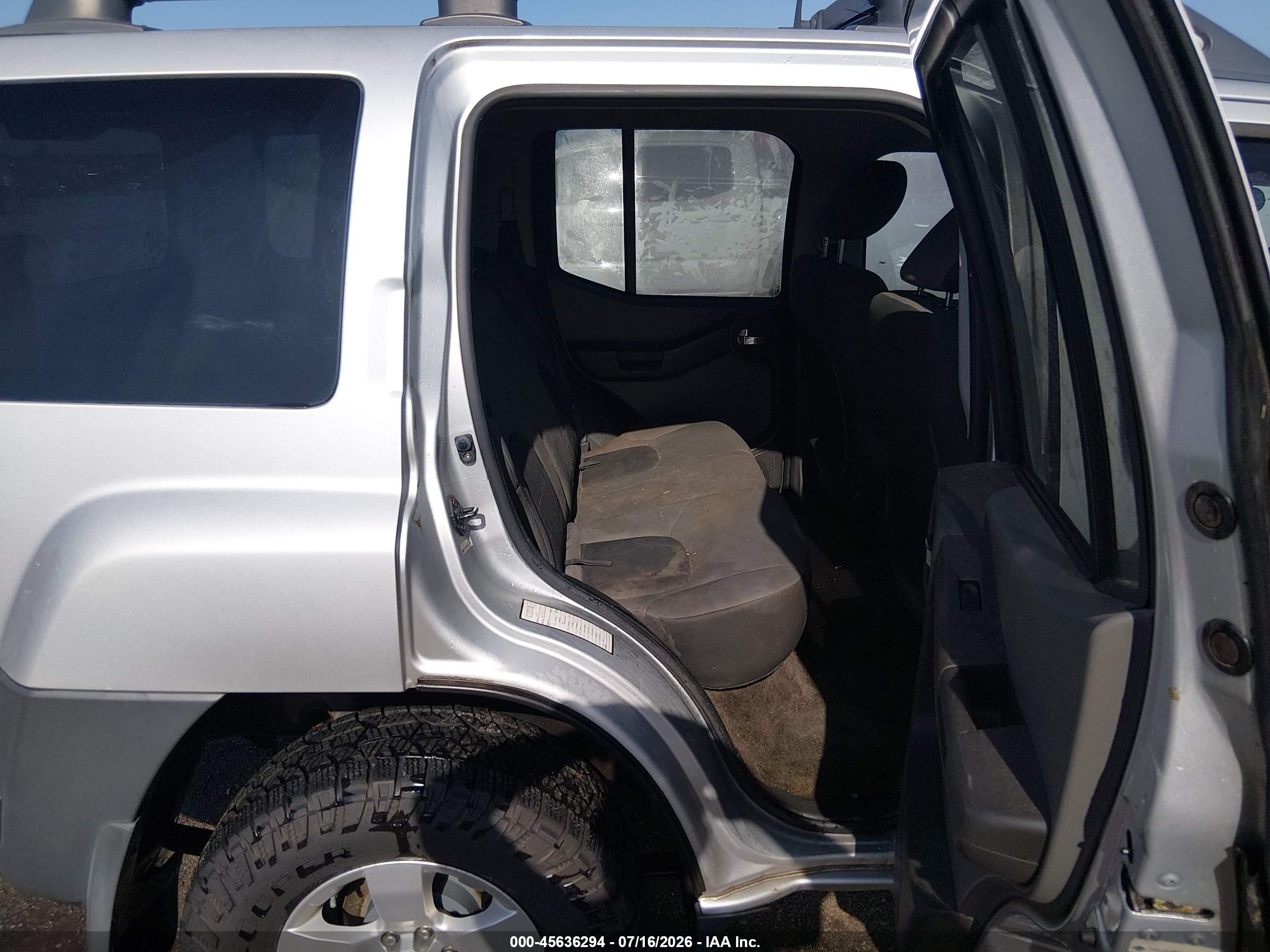 2013 Nissan Xterra S Серебряный vin: 5N1AN0NW8DN813979