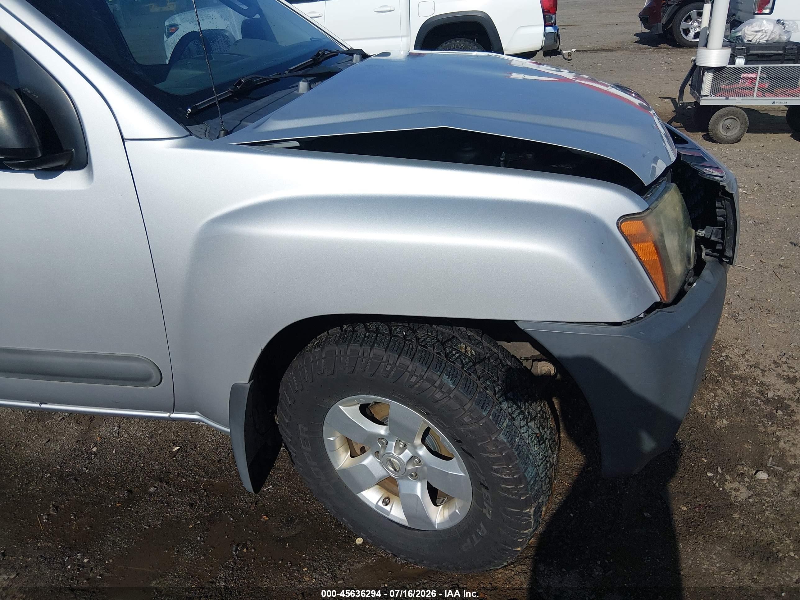2013 Nissan Xterra S Серебряный vin: 5N1AN0NW8DN813979