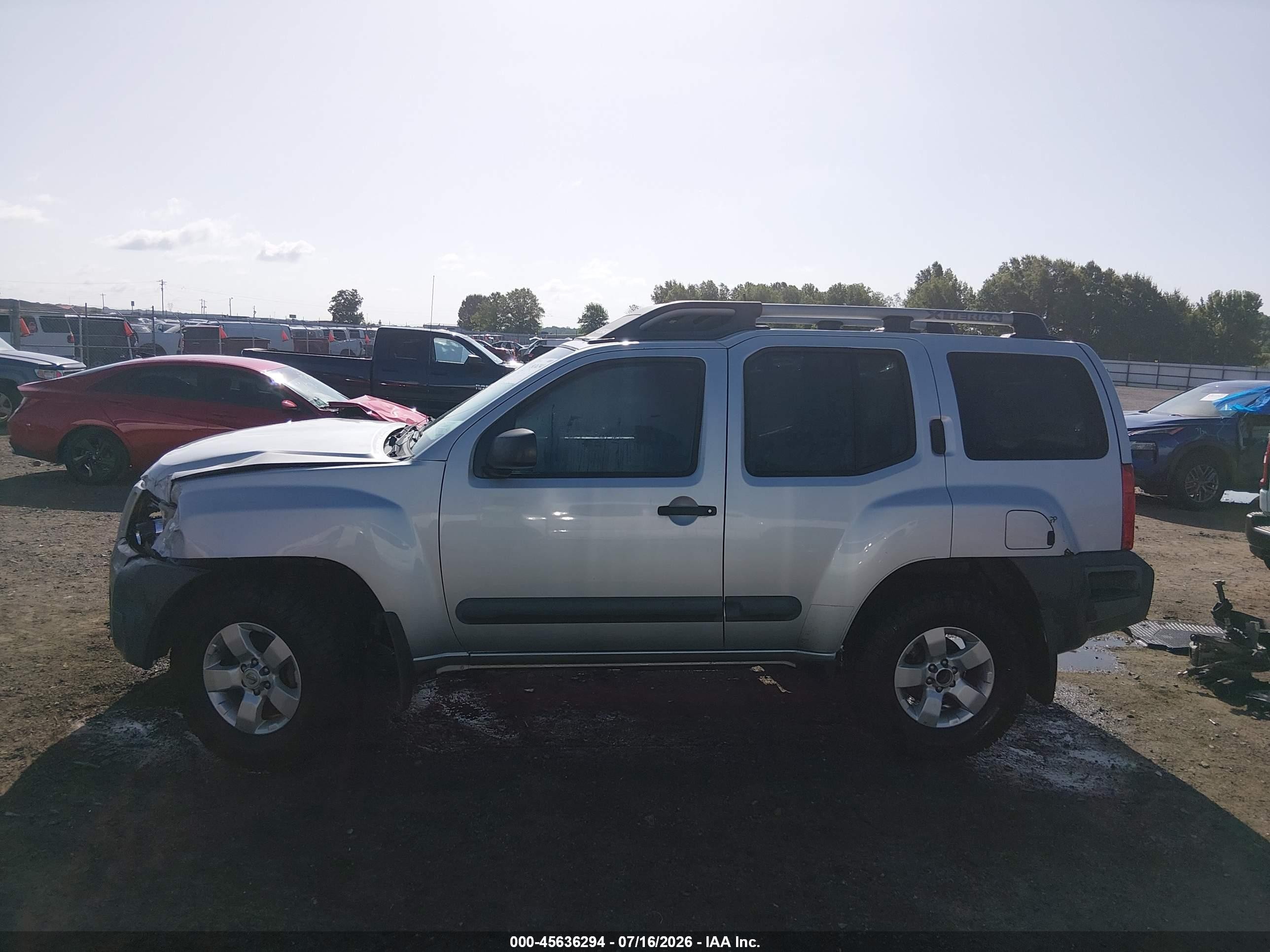 2013 Nissan Xterra S Серебряный vin: 5N1AN0NW8DN813979