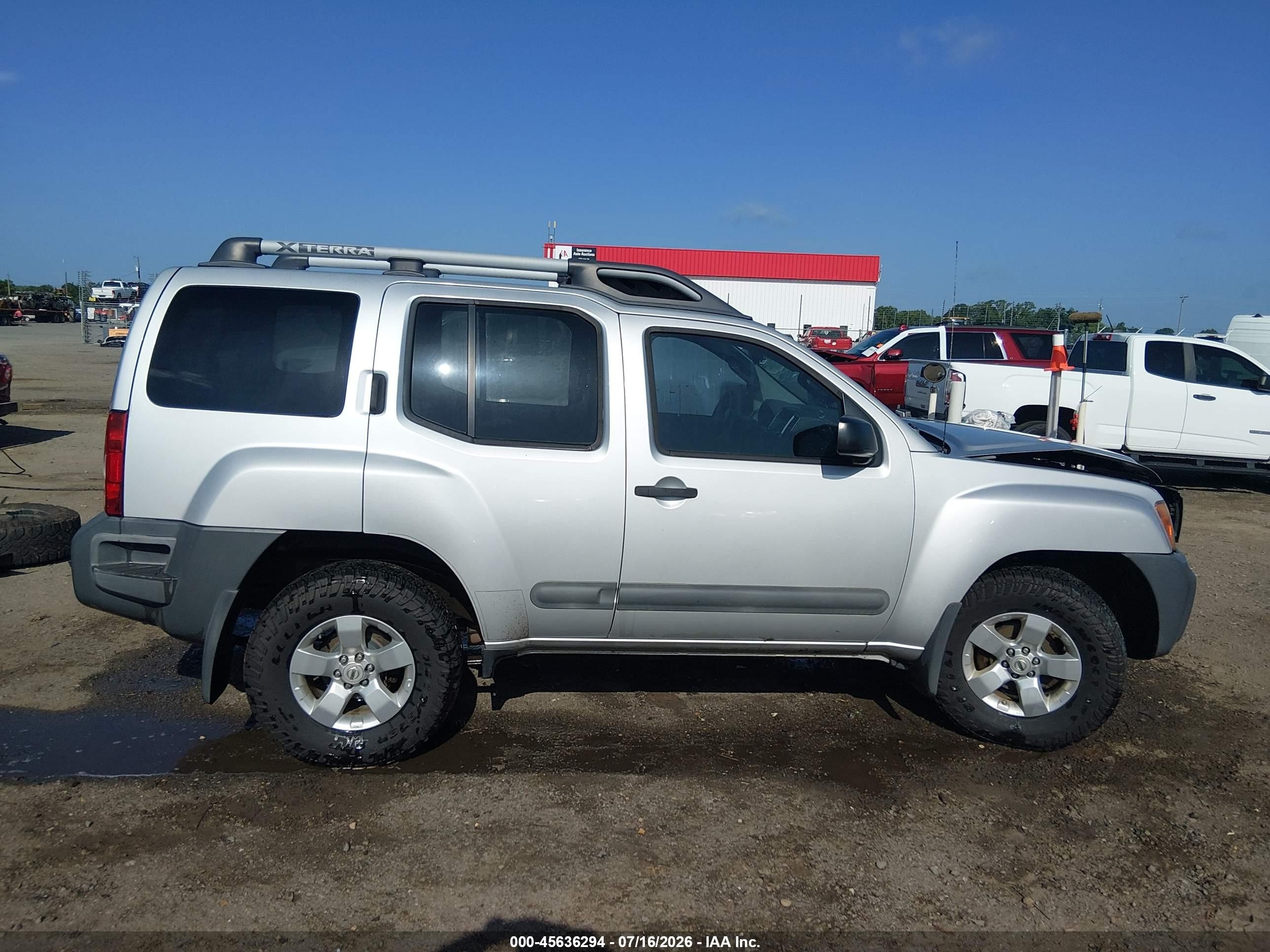 2013 Nissan Xterra S Серебряный vin: 5N1AN0NW8DN813979