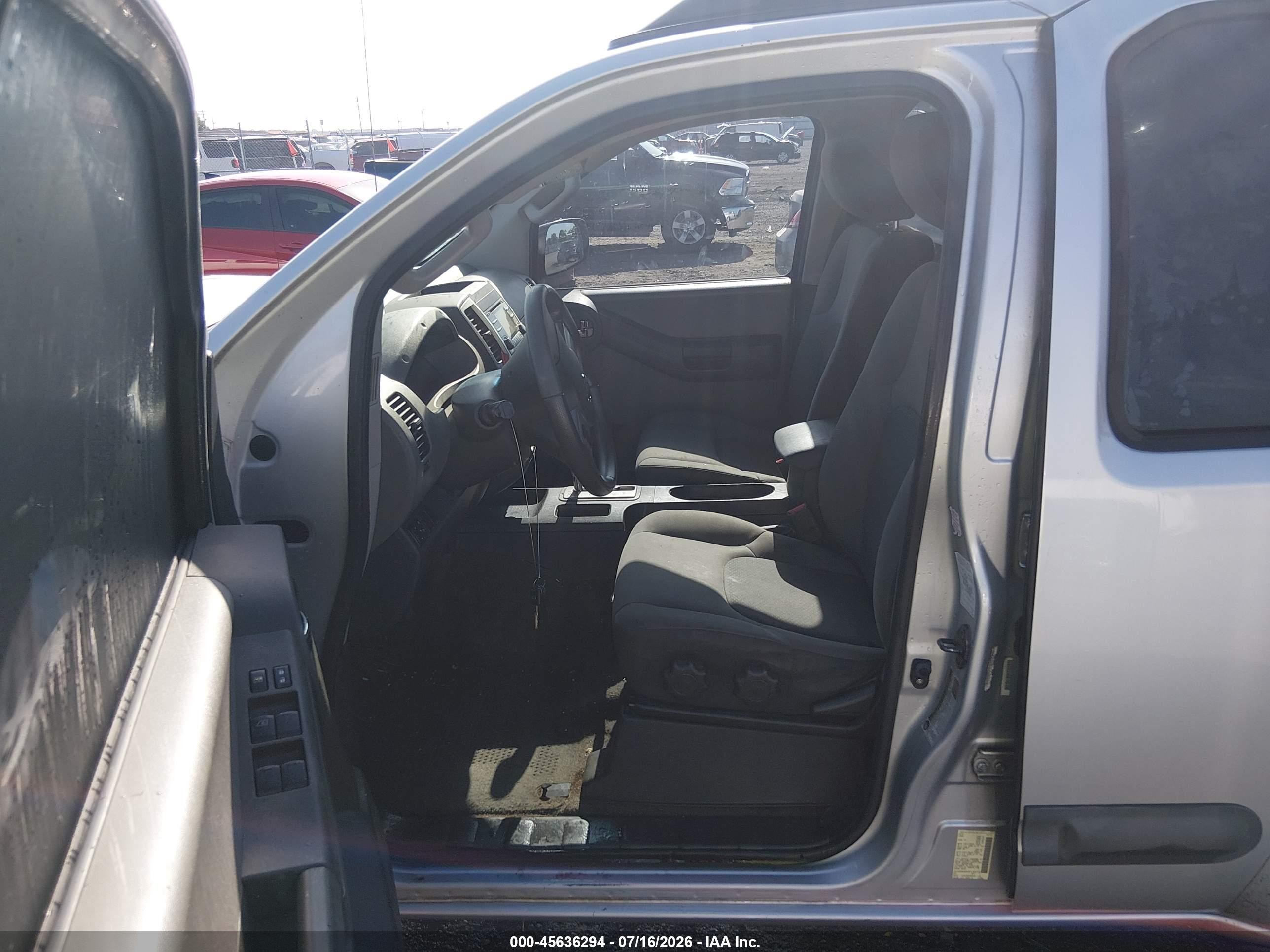 2013 Nissan Xterra S Серебряный vin: 5N1AN0NW8DN813979