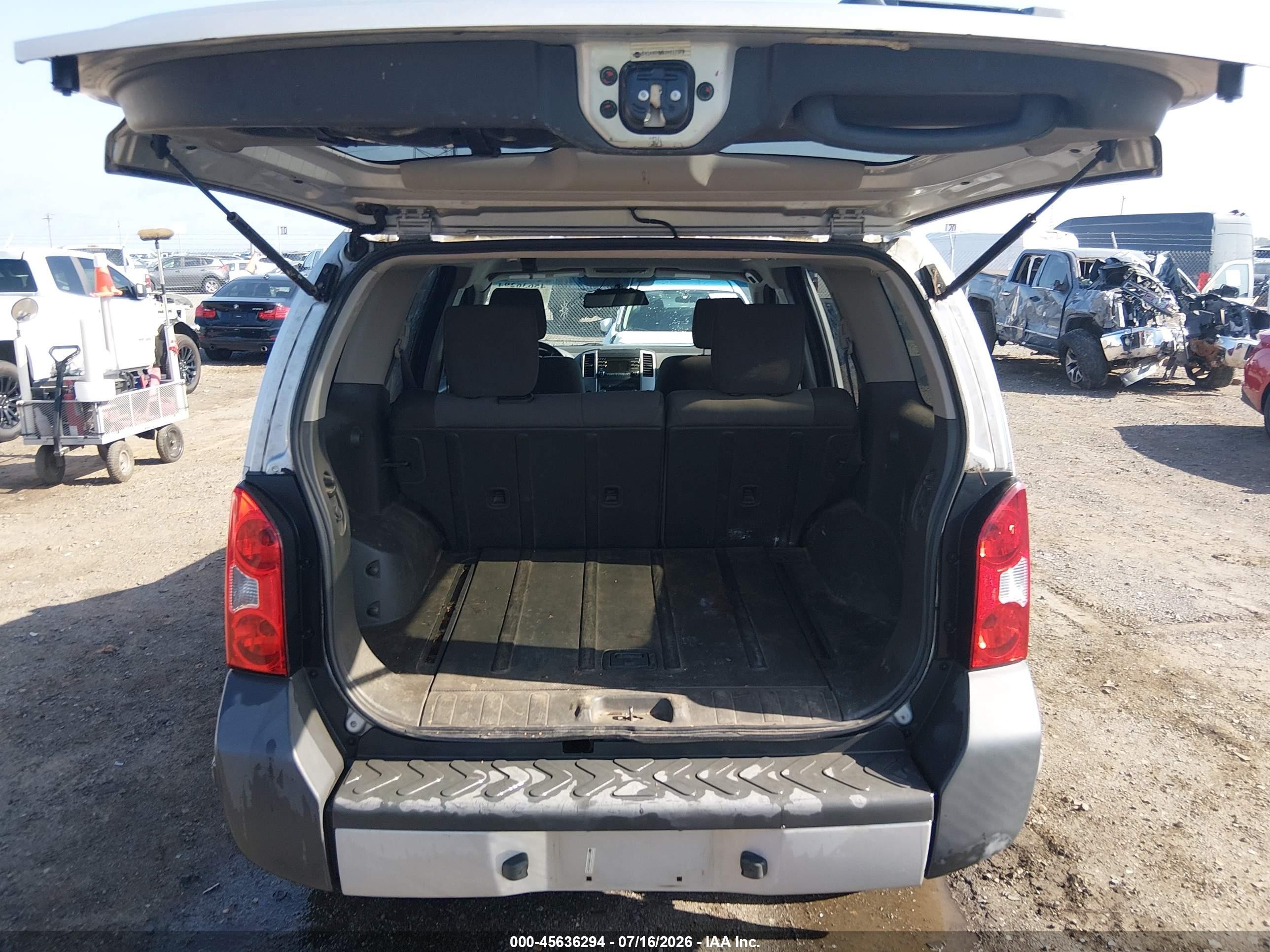 2013 Nissan Xterra S Серебряный vin: 5N1AN0NW8DN813979