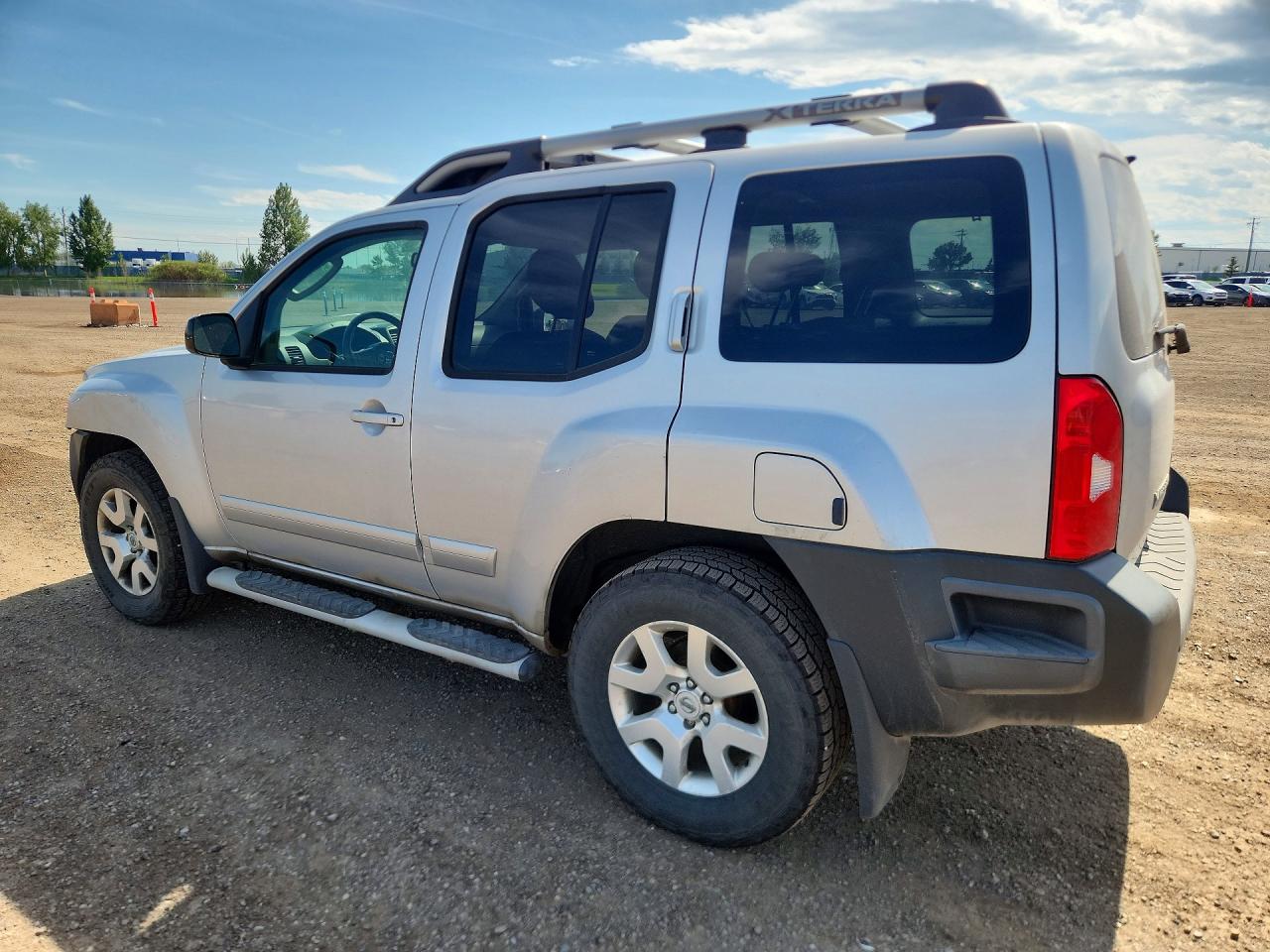 2010 Nissan Xterra X Silver vin: 5N1AN0NW9AC511592