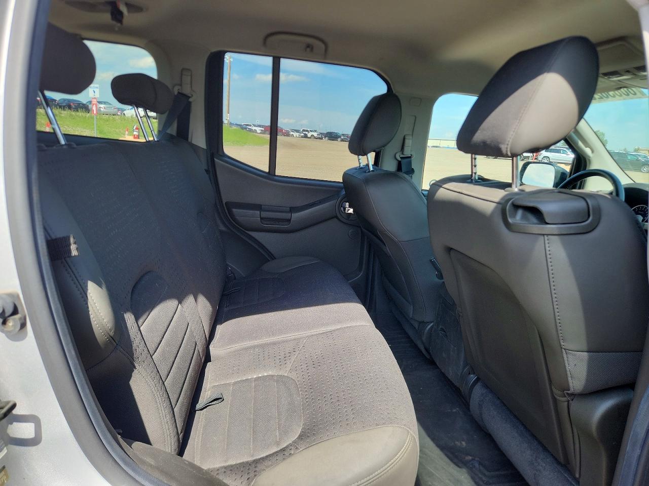 2010 Nissan Xterra X Silver vin: 5N1AN0NW9AC511592