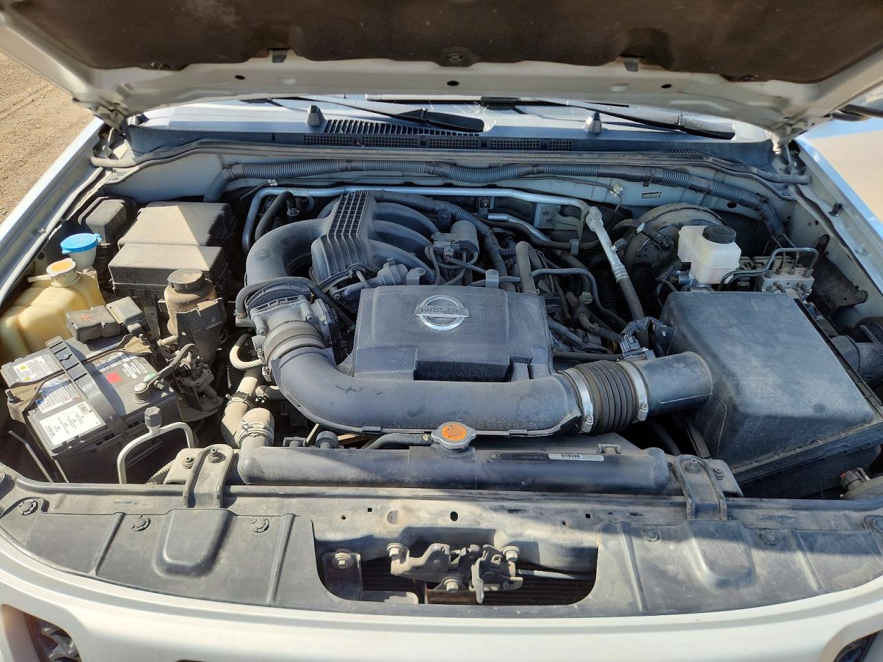 2010 Nissan Xterra X Silver vin: 5N1AN0NW9AC511592