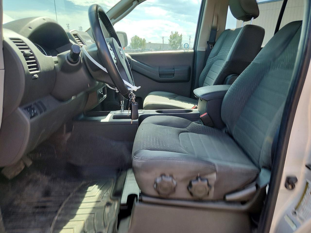 2010 Nissan Xterra X Silver vin: 5N1AN0NW9AC511592