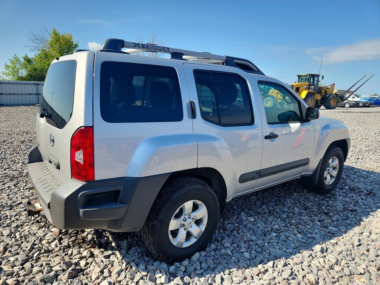 2013 Nissan Xterra X Silver vin: 5N1AN0NWXDN816415