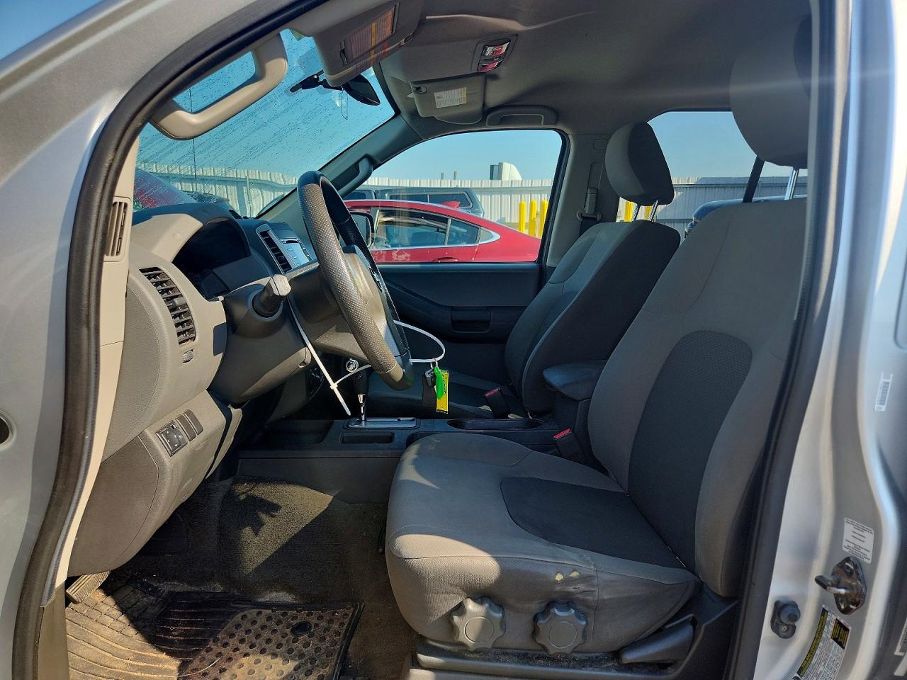 2013 Nissan Xterra X Silver vin: 5N1AN0NWXDN816415