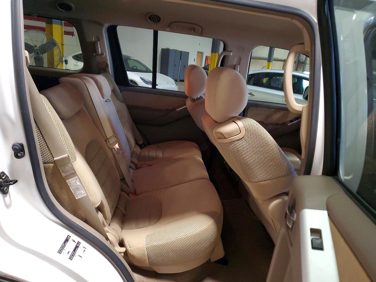 2008 Nissan Pathfinder S/le/se White vin: 5N1AR18B08C650622