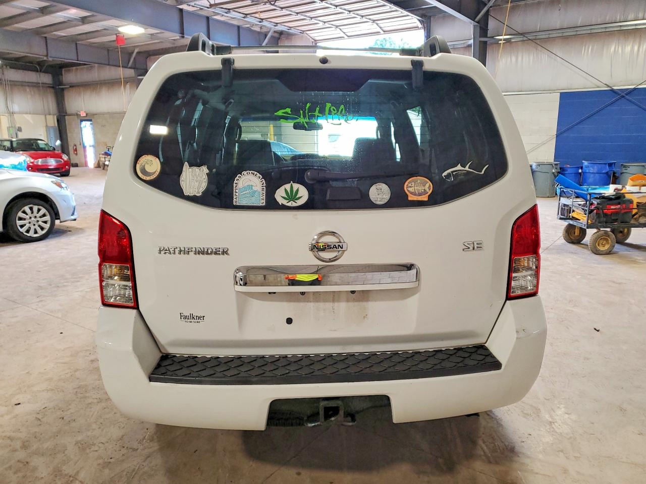 2008 Nissan Pathfinder S/le/se White vin: 5N1AR18B08C650622