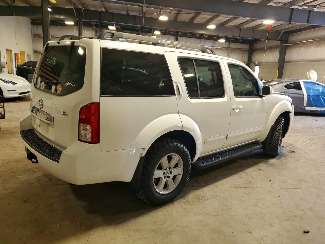 2008 Nissan Pathfinder S/le/se White vin: 5N1AR18B08C650622