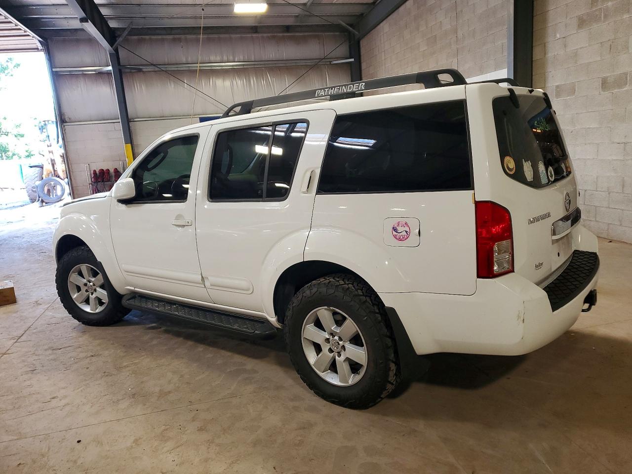 2008 Nissan Pathfinder S/le/se White vin: 5N1AR18B08C650622