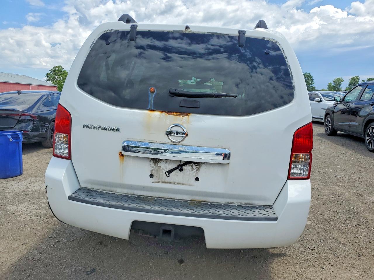2008 Nissan Pathfinder White vin: 5N1AR18B18C615572