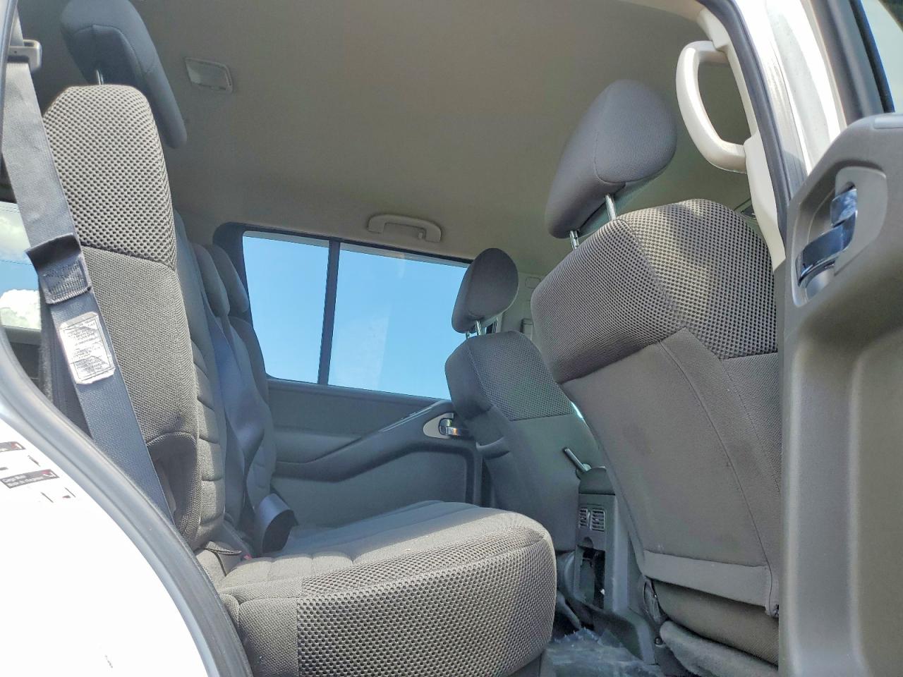 2008 Nissan Pathfinder White vin: 5N1AR18B18C615572