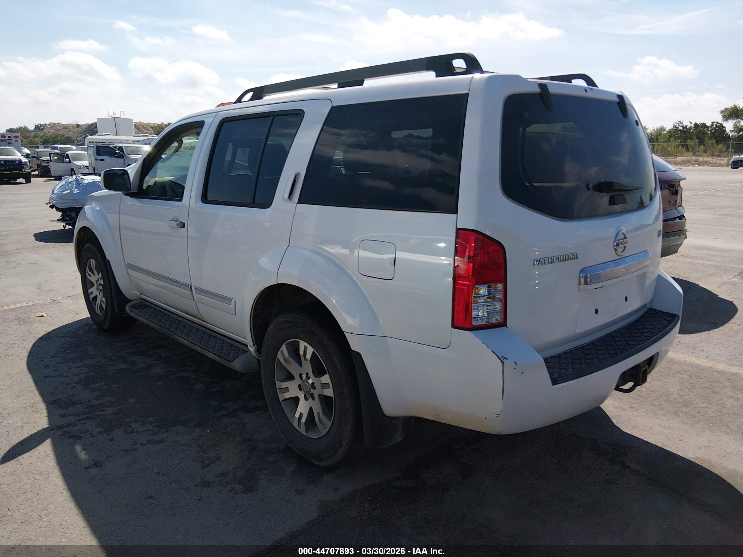 2008 Nissan Pathfinder Le White vin: 5N1AR18B38C648864