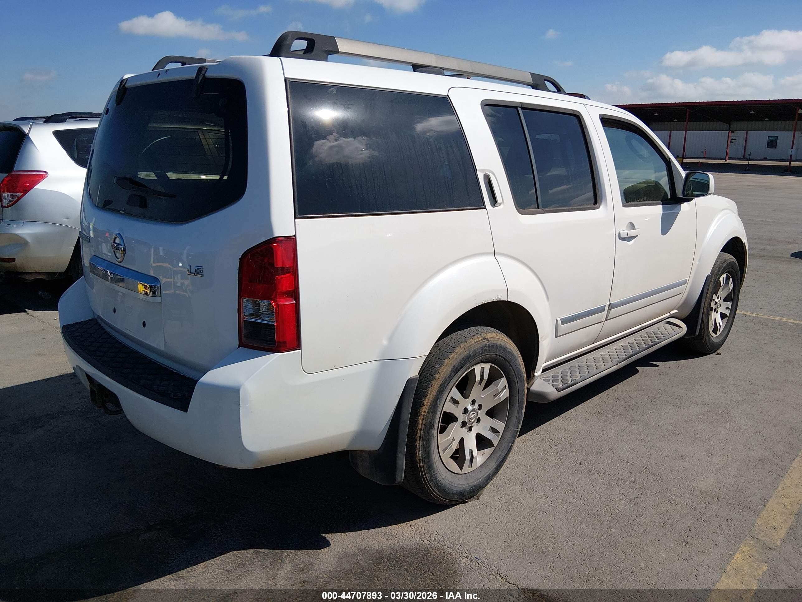 2008 Nissan Pathfinder Le White vin: 5N1AR18B38C648864