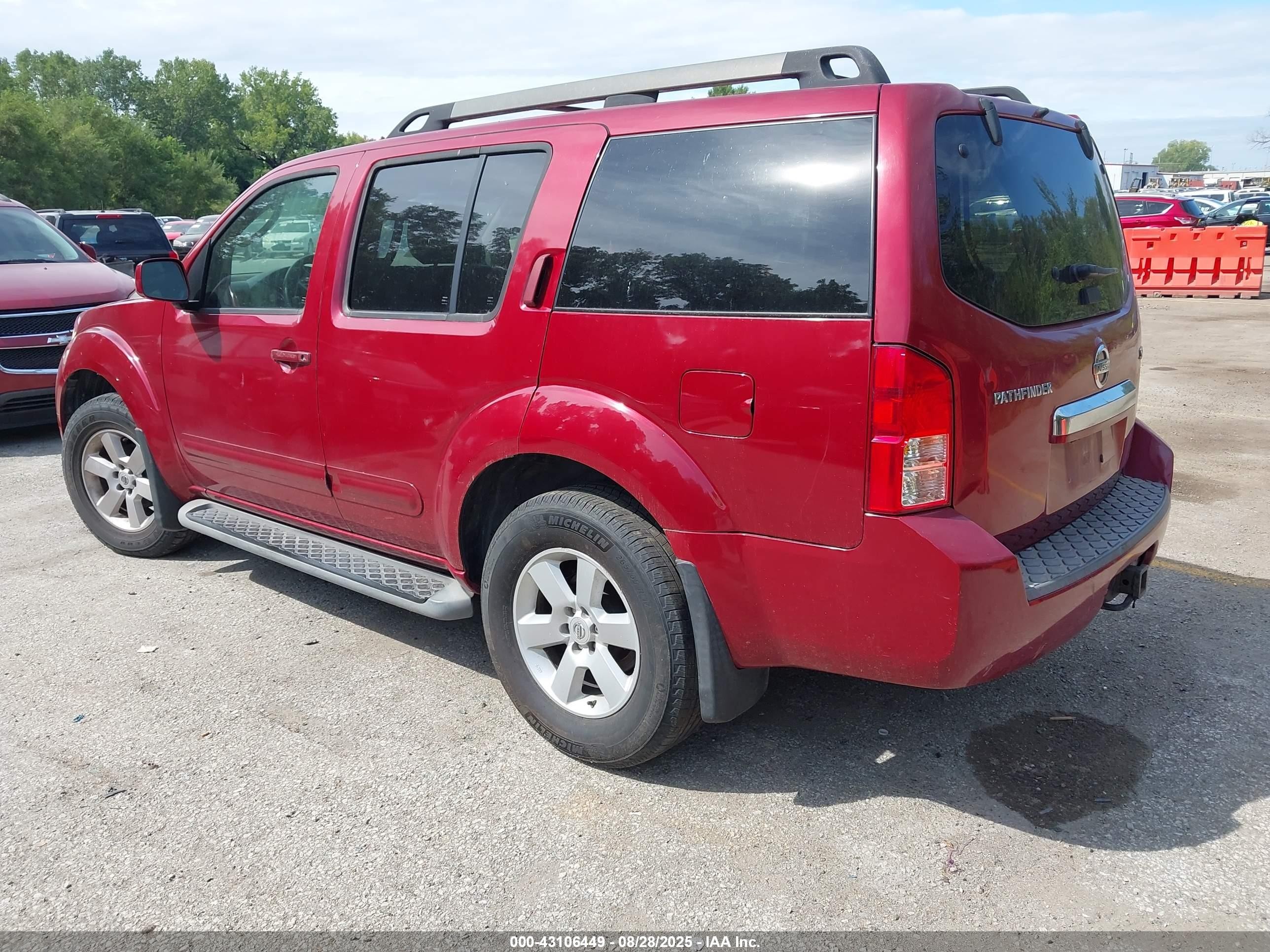 2008 Nissan Pathfinder Se Красный vin: 5N1AR18B78C651802