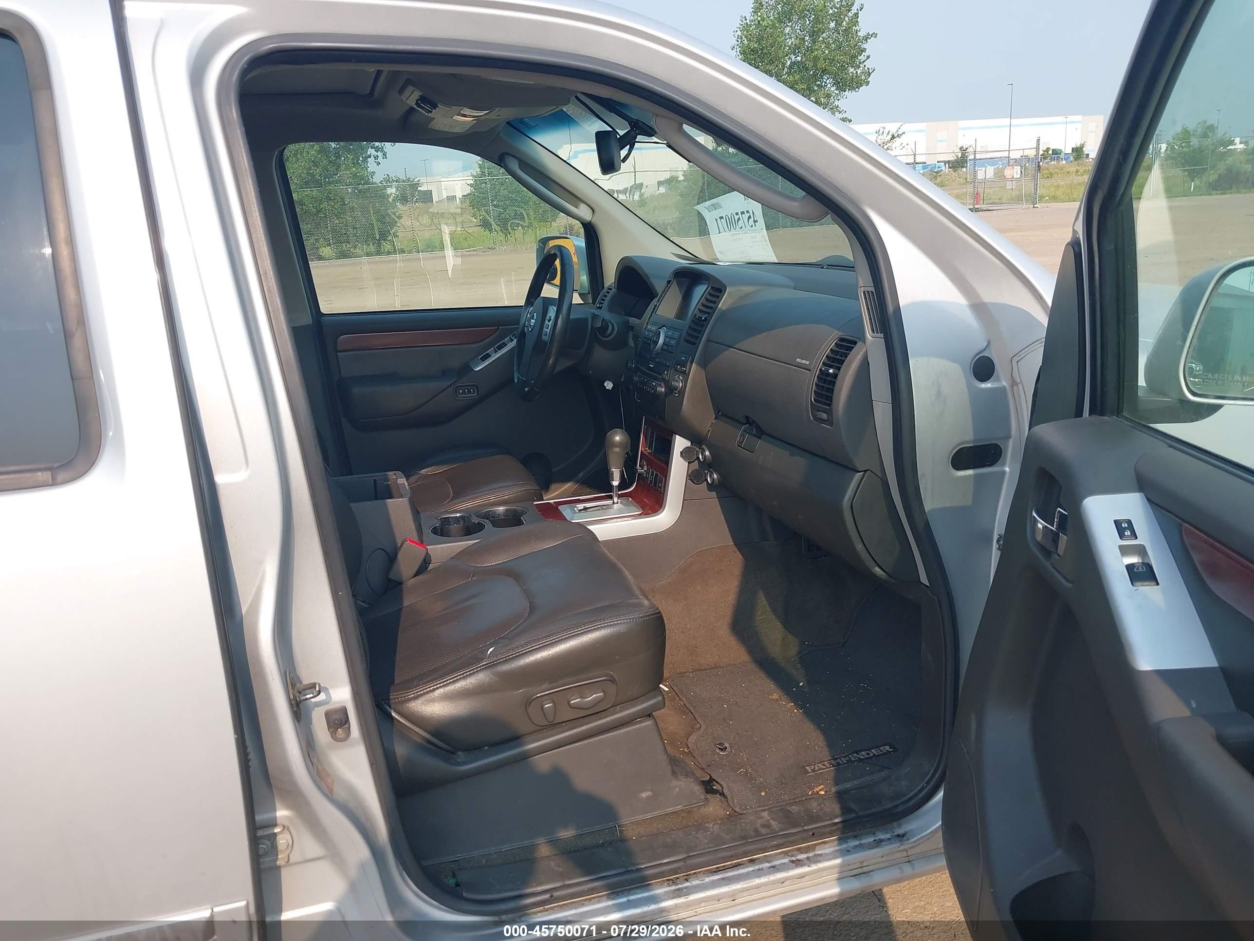2008 Nissan Pathfinder Le Silver vin: 5N1AR18B78C659365