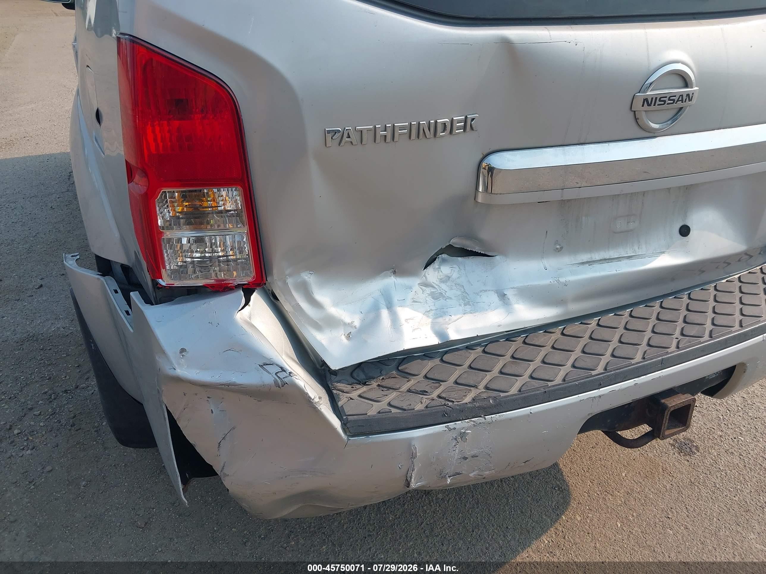 2008 Nissan Pathfinder Le Silver vin: 5N1AR18B78C659365