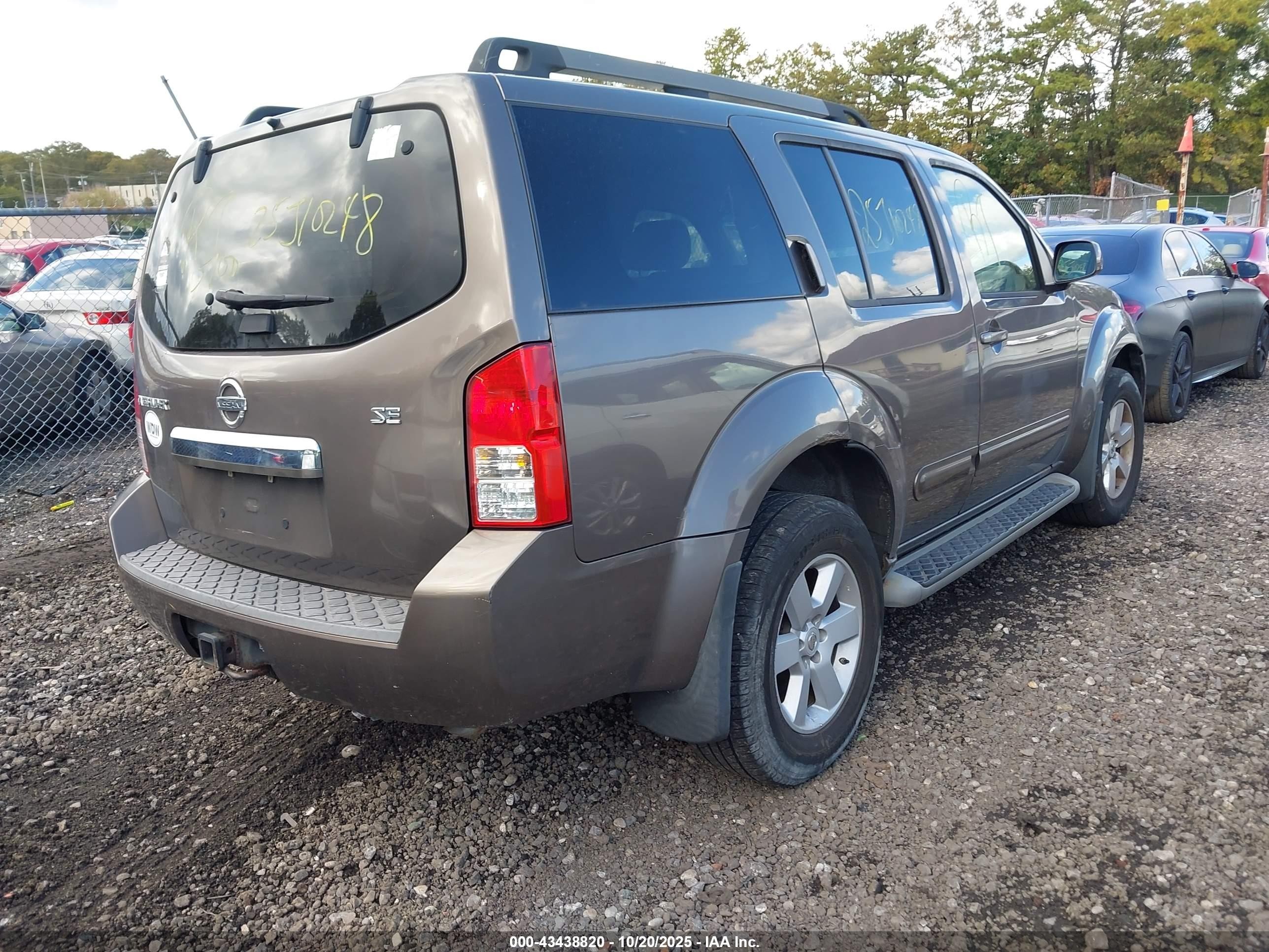 2008 Nissan Pathfinder Se Gold vin: 5N1AR18B88C648147