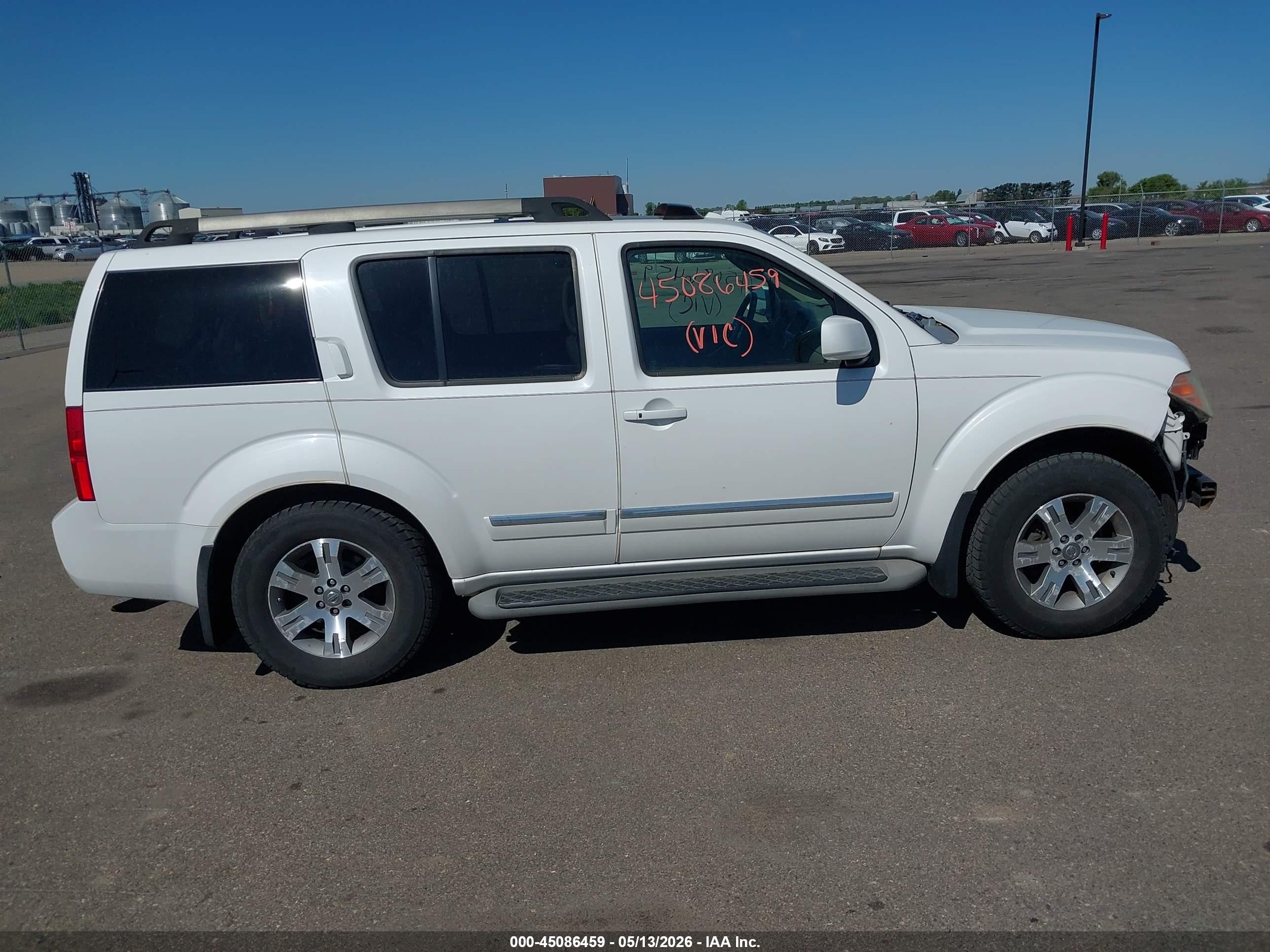 2008 Nissan Pathfinder Le White vin: 5N1AR18BX8C647565