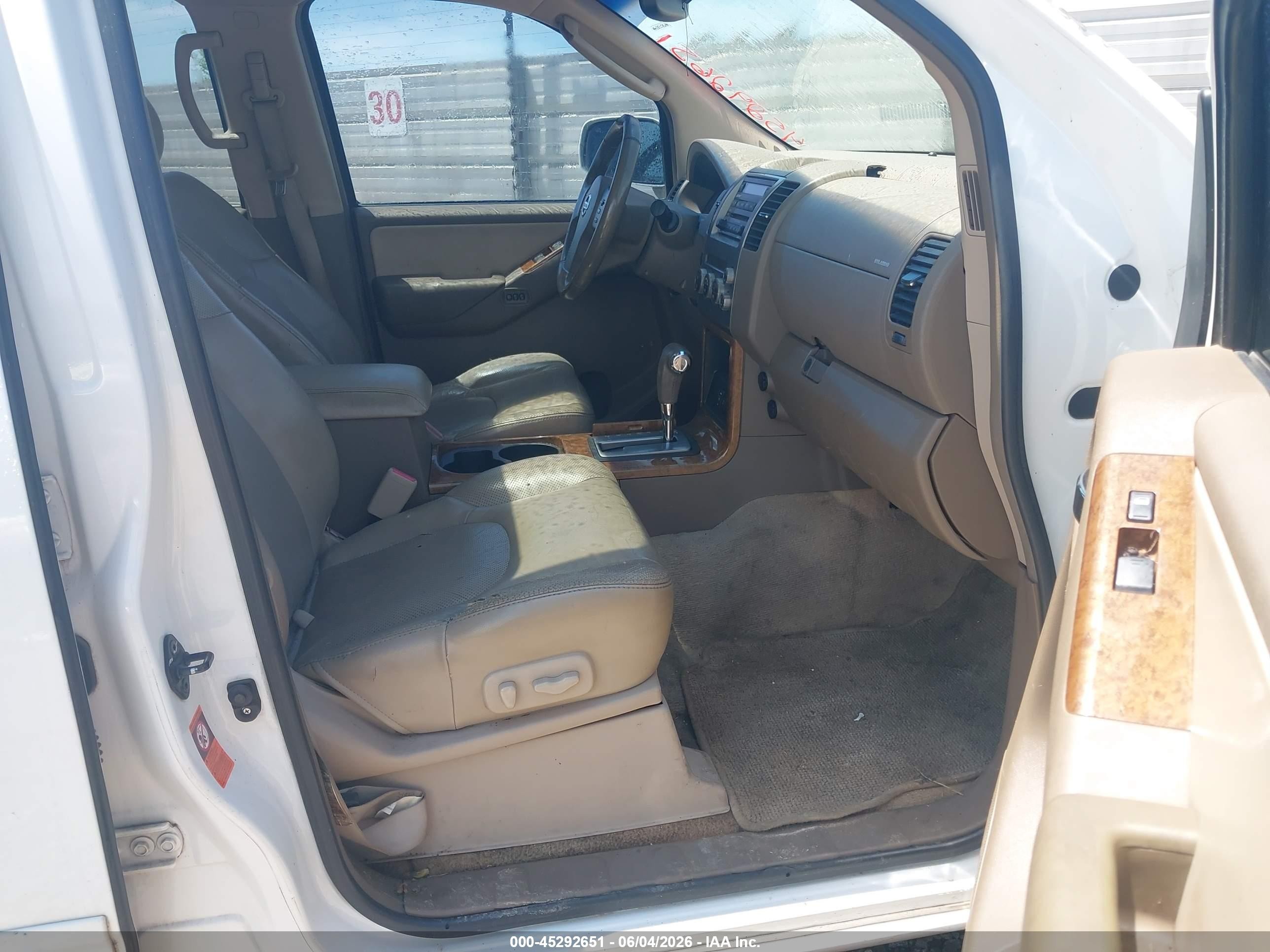 2006 Nissan Pathfinder Le White vin: 5N1AR18U06C615268