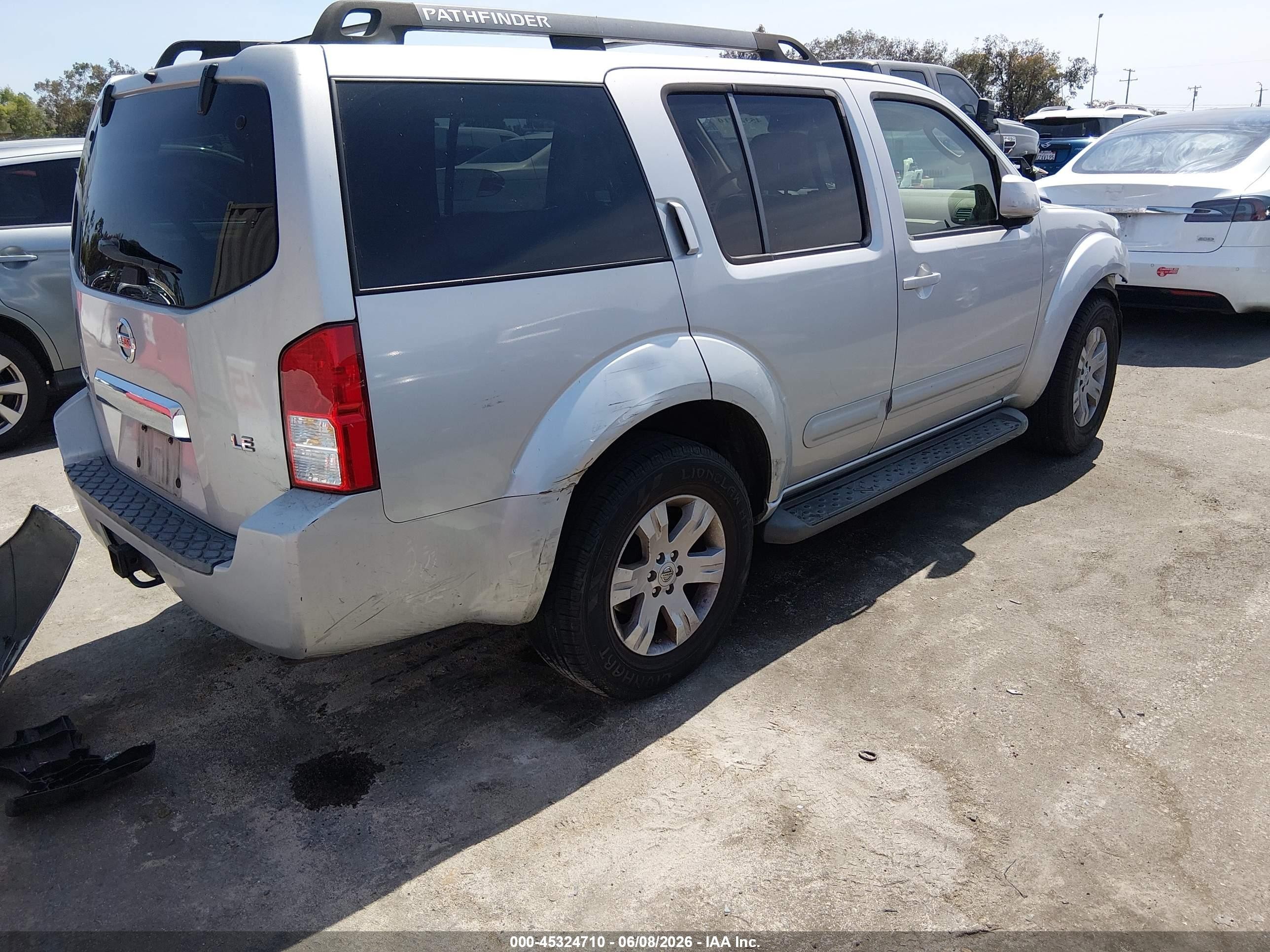 2006 Nissan Pathfinder Le Silver vin: 5N1AR18U06C650425