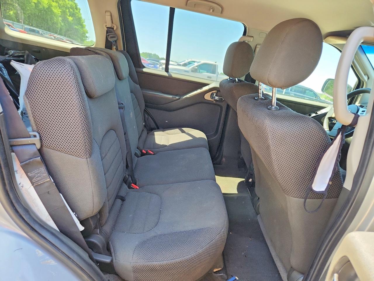 2006 Nissan Pathfinder Silver vin: 5N1AR18U06C680315