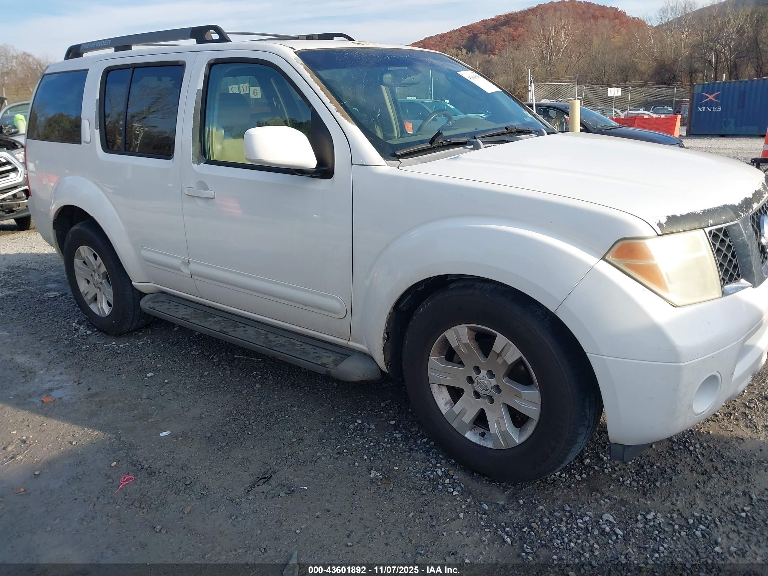 2005 Nissan Pathfinder Le White vin: 5N1AR18U15C720271