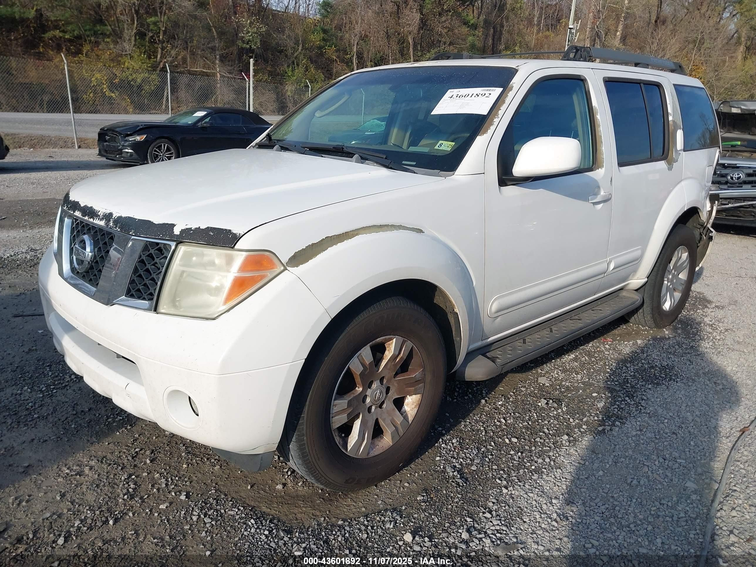 2005 Nissan Pathfinder Le White vin: 5N1AR18U15C720271