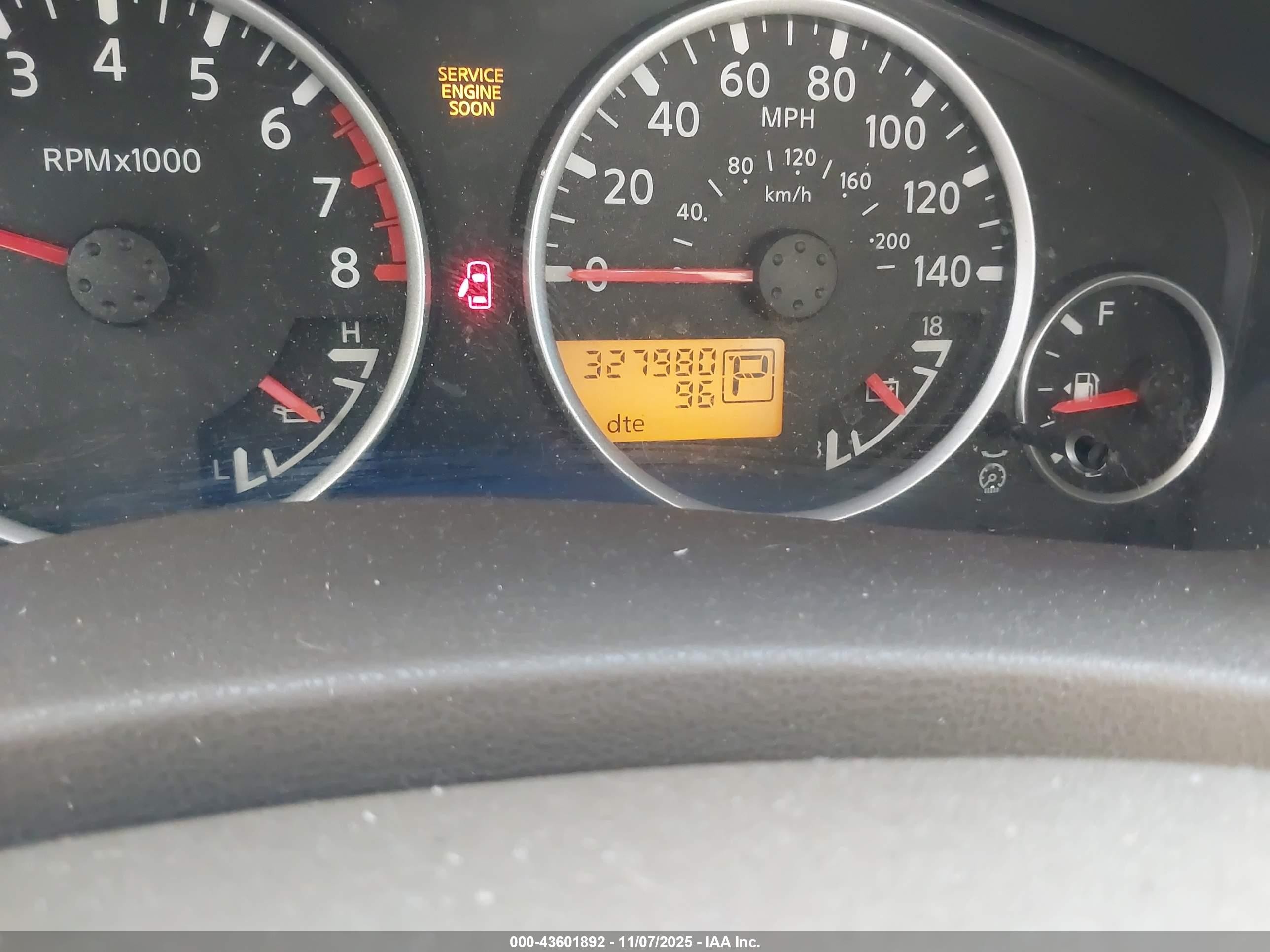 2005 Nissan Pathfinder Le White vin: 5N1AR18U15C720271