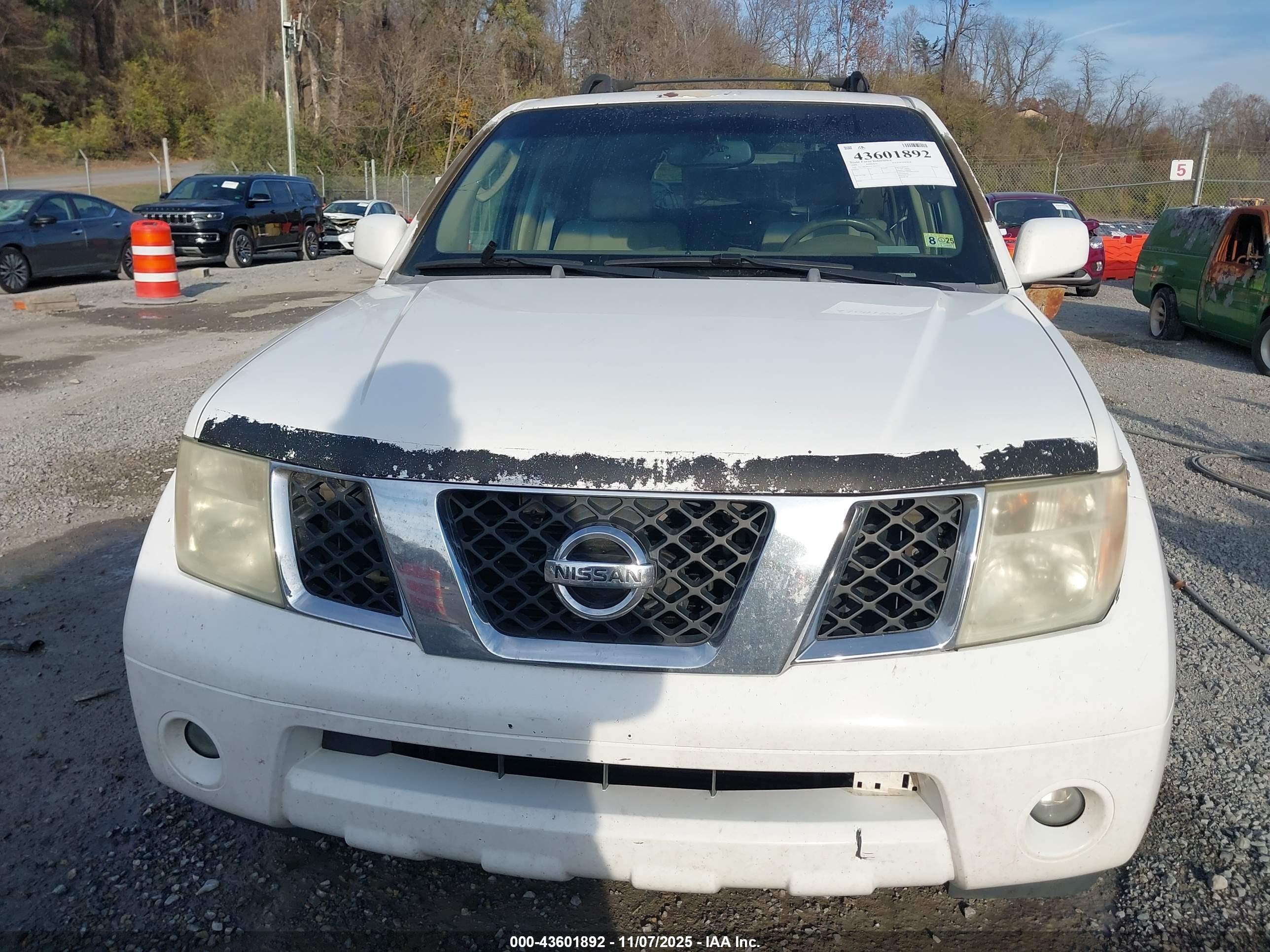 2005 Nissan Pathfinder Le White vin: 5N1AR18U15C720271