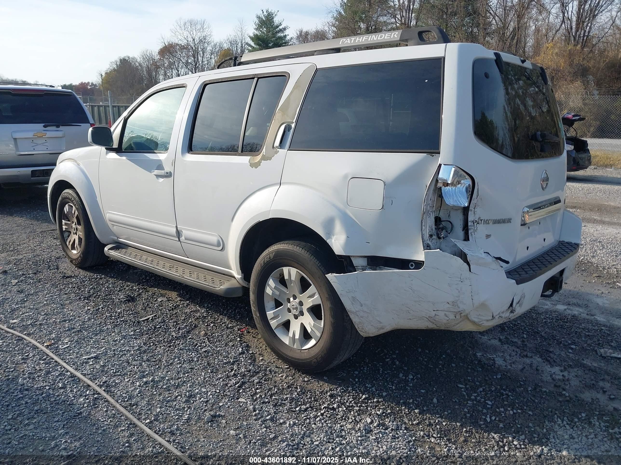 2005 Nissan Pathfinder Le White vin: 5N1AR18U15C720271