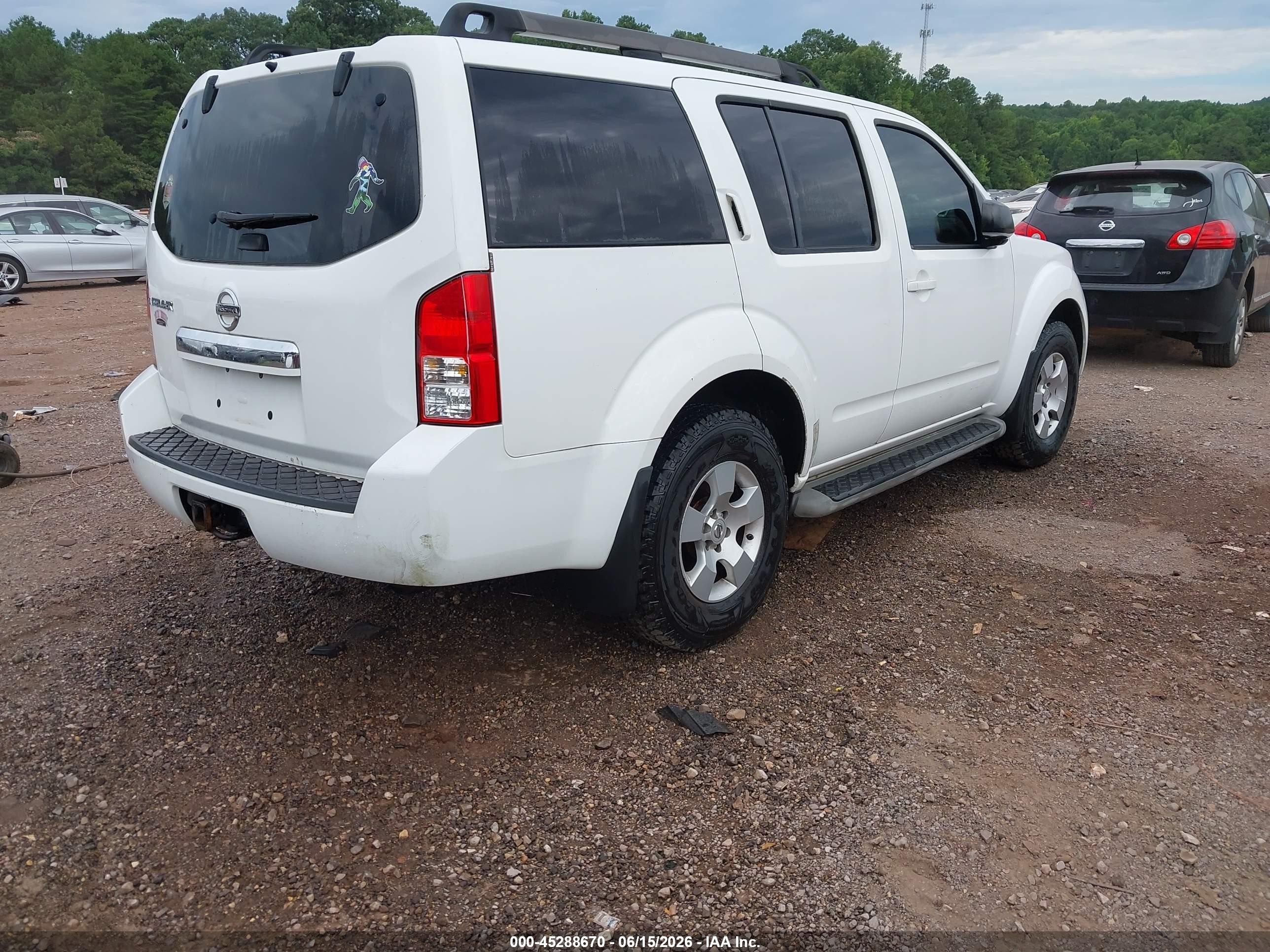 2008 Nissan Pathfinder S White vin: 5N1AR18U18C631093