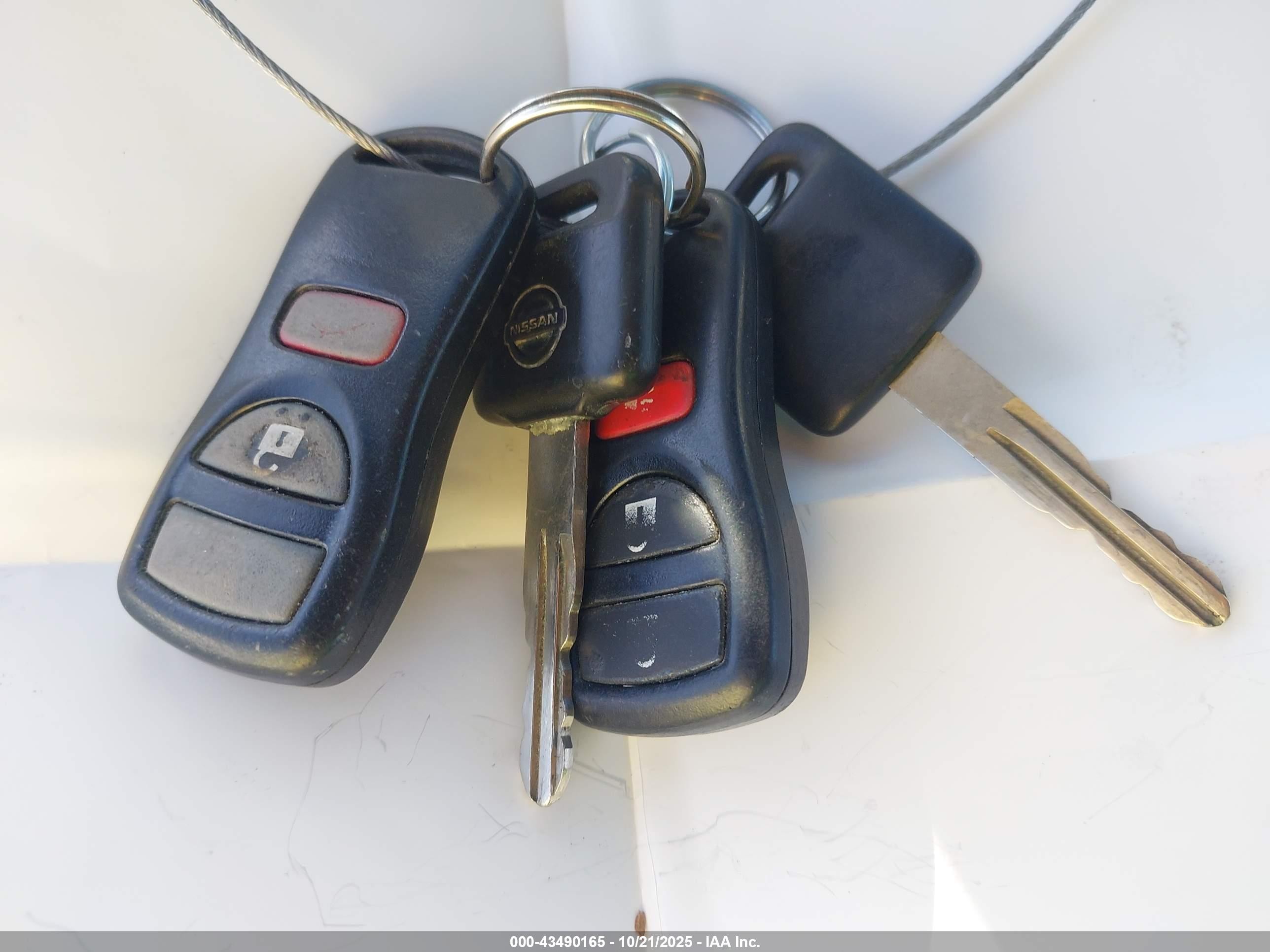 2005 Nissan Pathfinder Le Red vin: 5N1AR18U25C700434