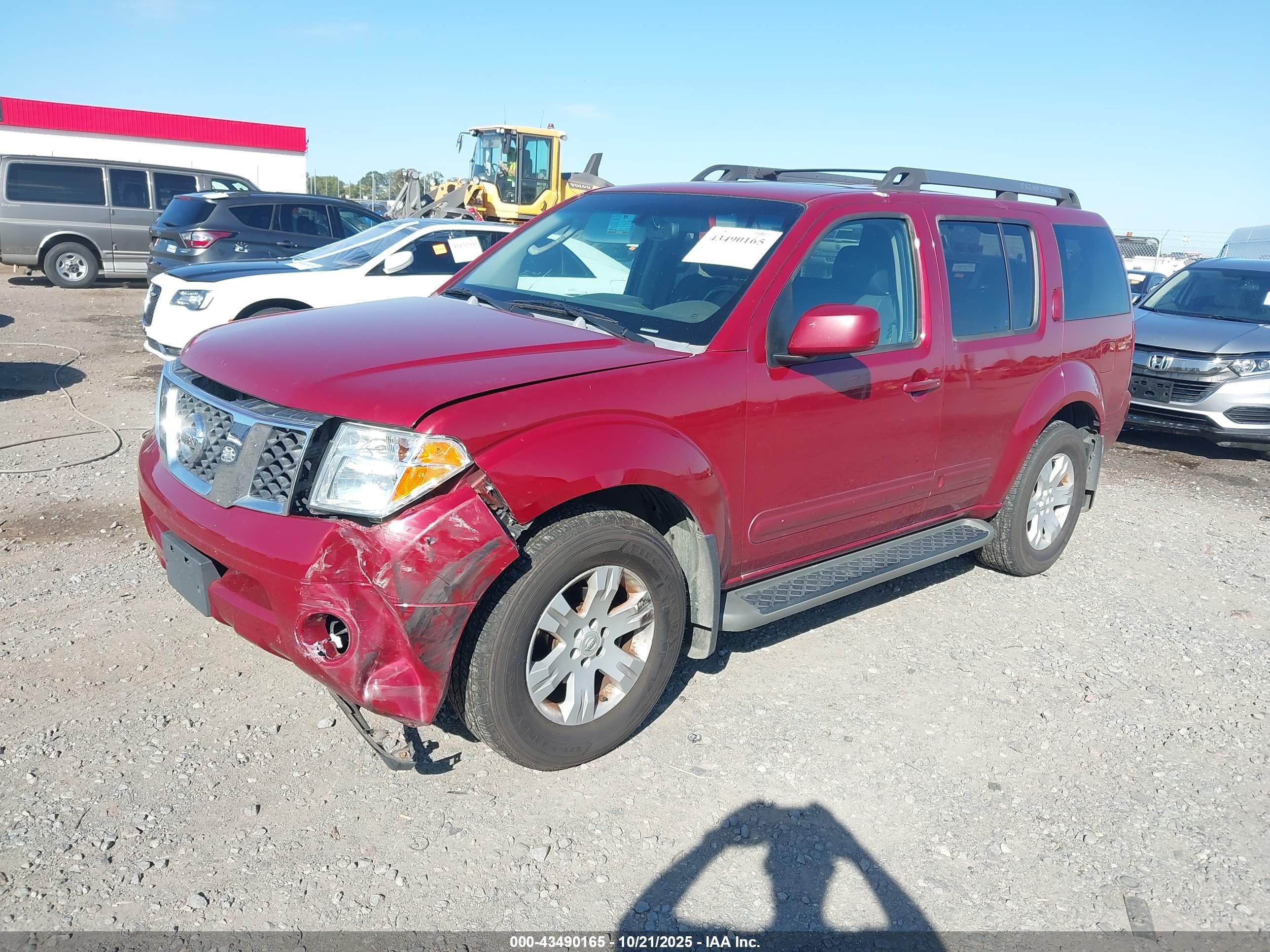 2005 Nissan Pathfinder Le Red vin: 5N1AR18U25C700434